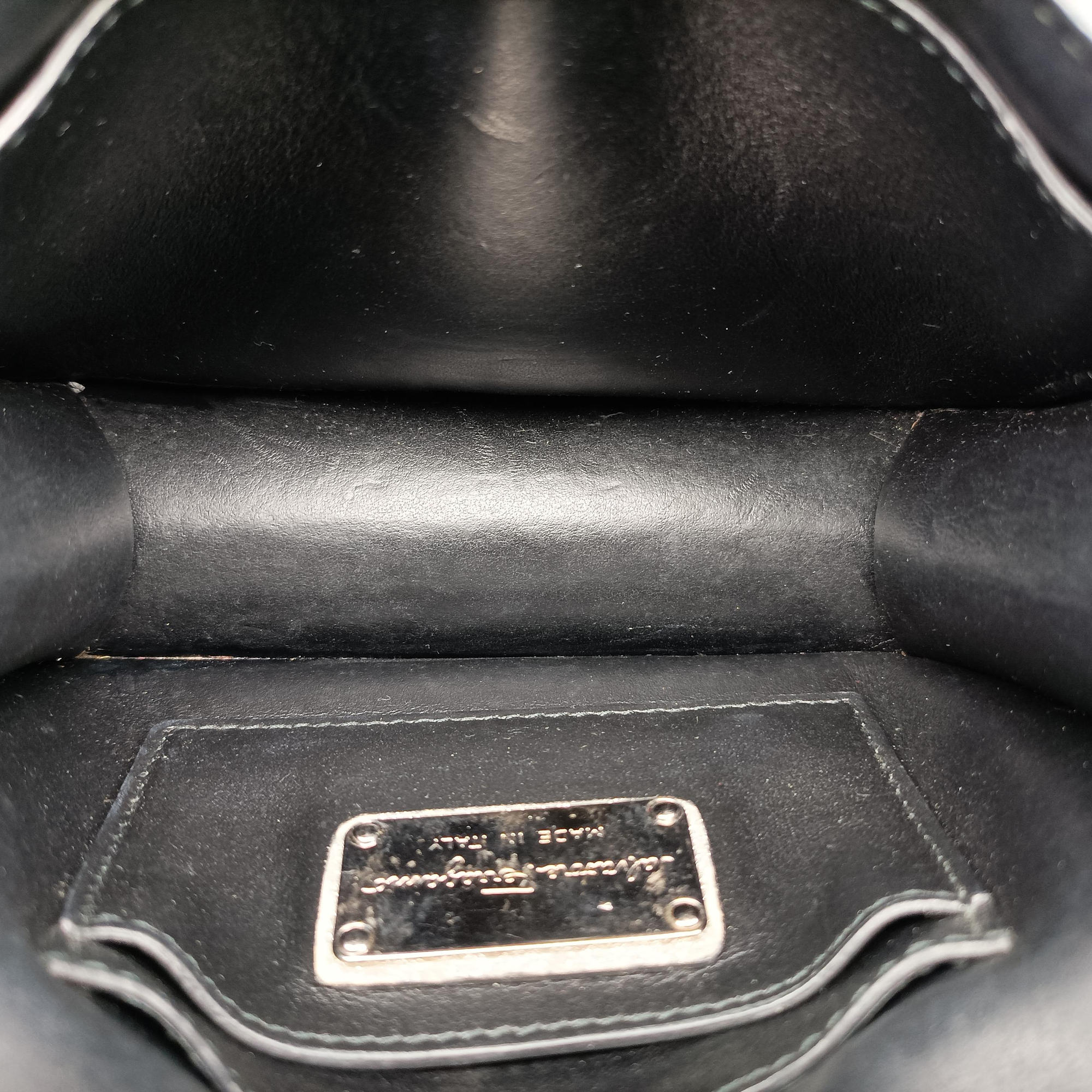 Pre-owned Ferragamo Vara Silver Leather  shoulderbag | stylenewstar