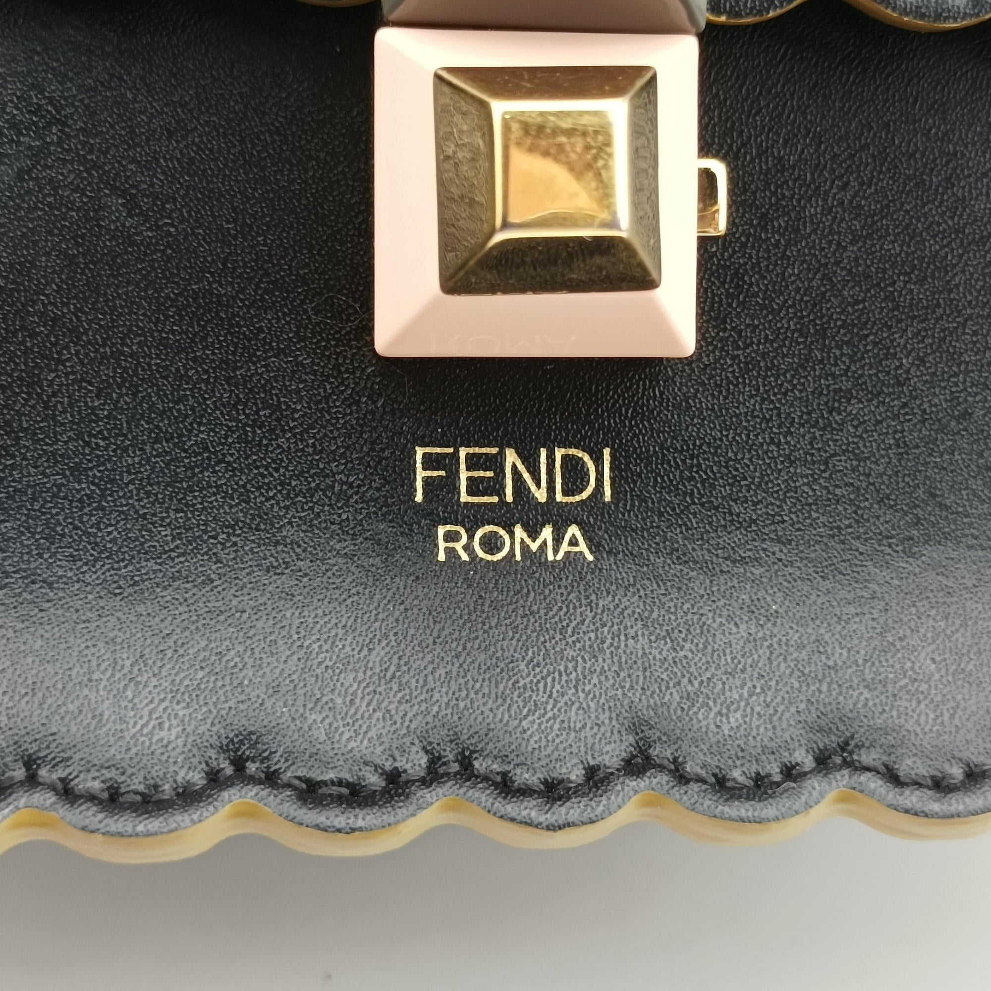 Pre-owned Fendi Kan I Black Leather 8M0381 shoulderbag | stylenewstar