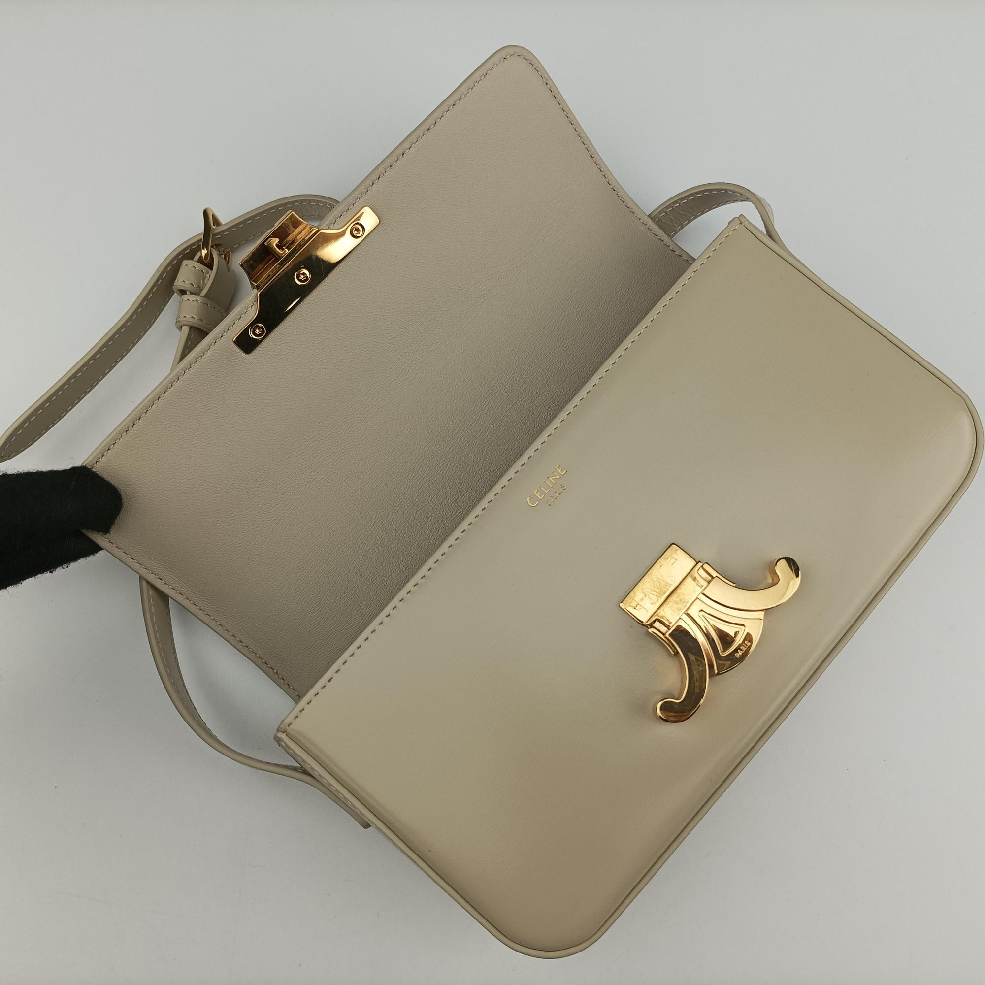 Pre-owned Celine Claude Triomphe Beige Leather  shoulderbag | stylenewstar