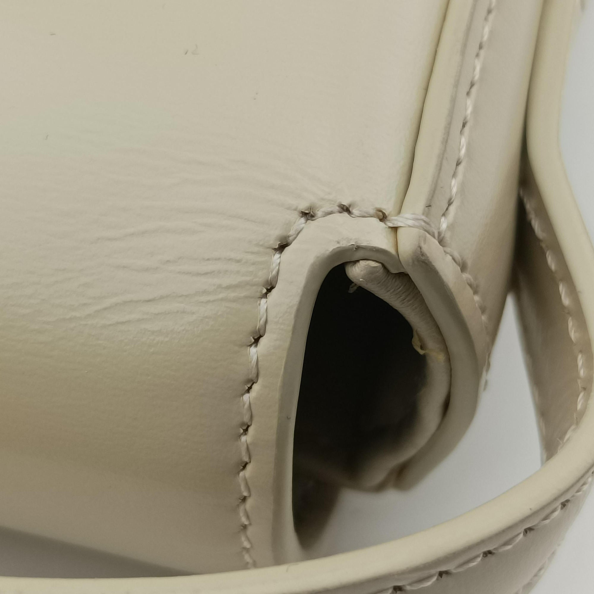 Pre-owned Celine Claude Triomphe Beige Leather  shoulderbag | stylenewstar
