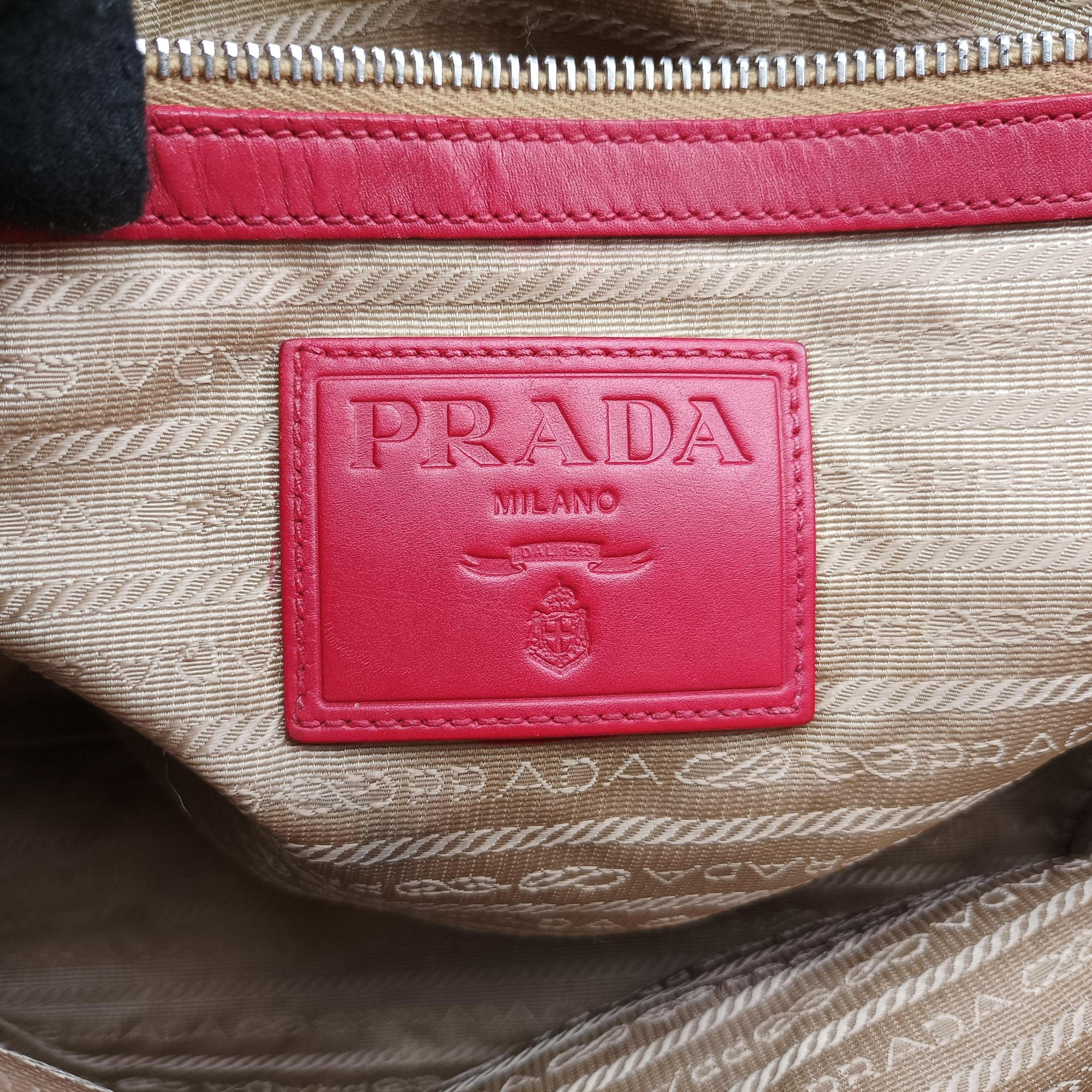 Pre-owned Prada logo jacquard khaki×red Fabric × leather  shoulderbag | stylenewstar