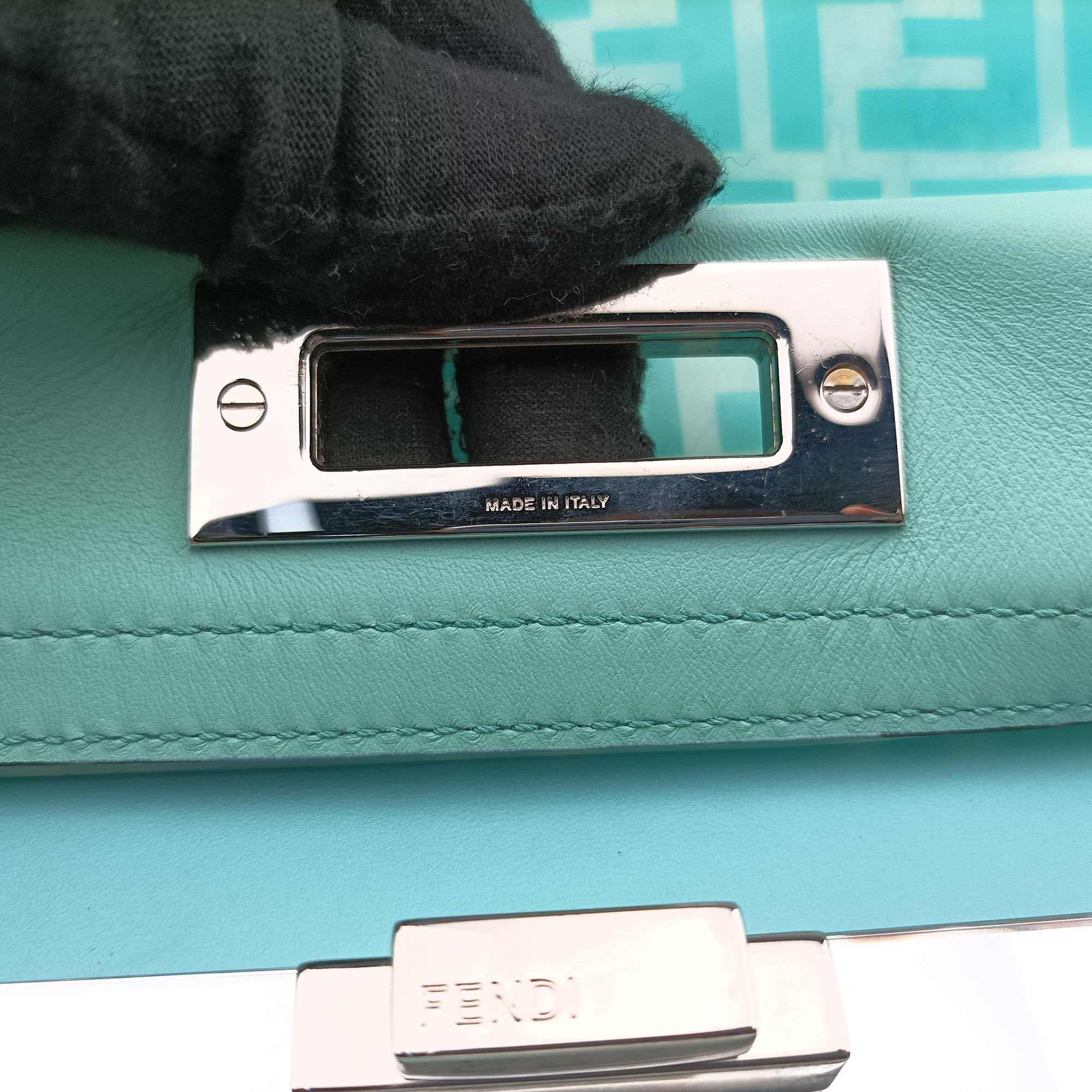 Pre-owned Fendi PEEKABOO Green Clear PVC× Leather 8BN290 shoulderbag | stylenewstar