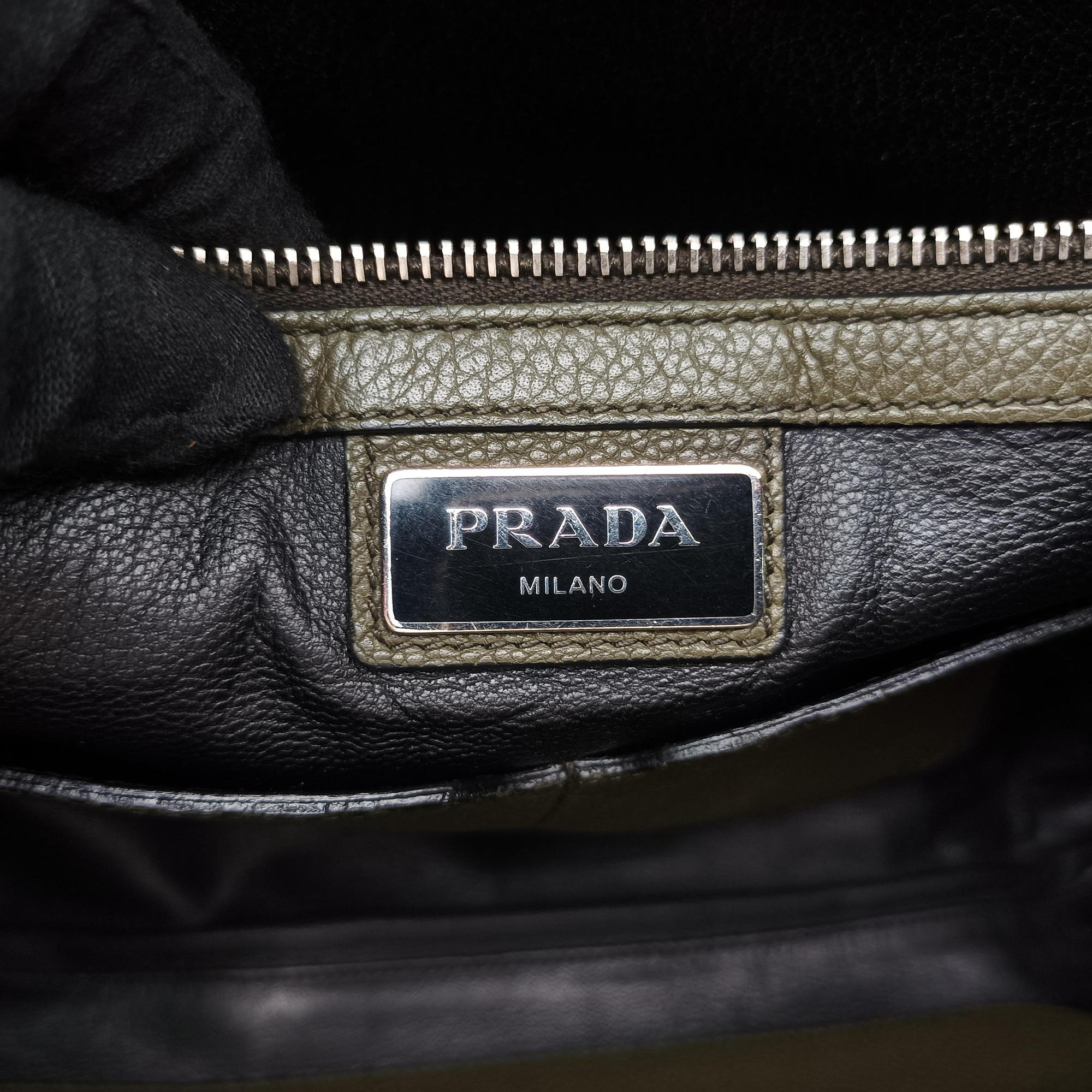 Pre-owned Prada Business Briefcase Green Leather 2VE368 handbag | stylenewstar