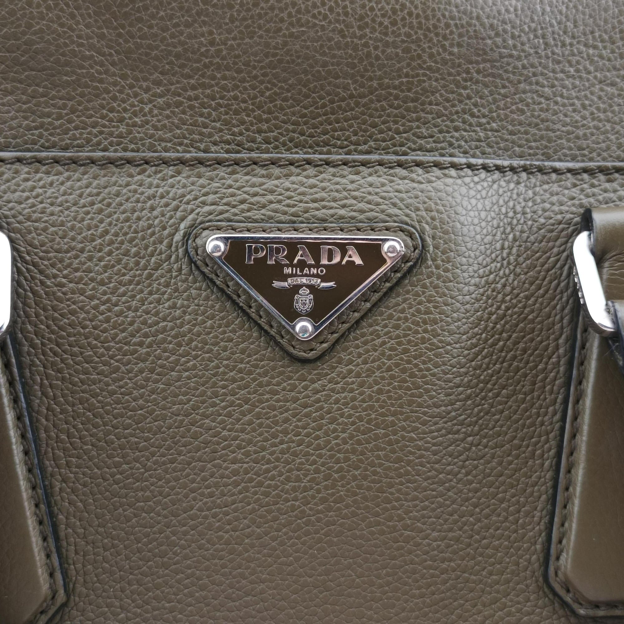 Pre-owned Prada Business Briefcase Green Leather 2VE368 handbag | stylenewstar