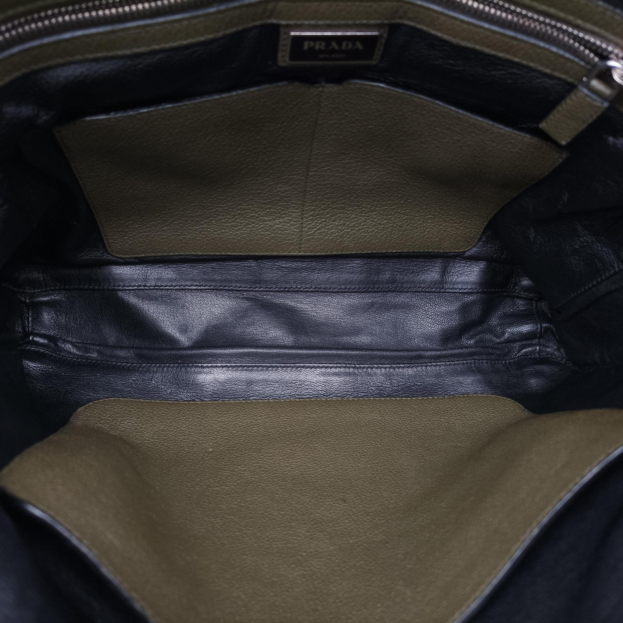 Pre-owned Prada Business Briefcase Green Leather 2VE368 handbag | stylenewstar