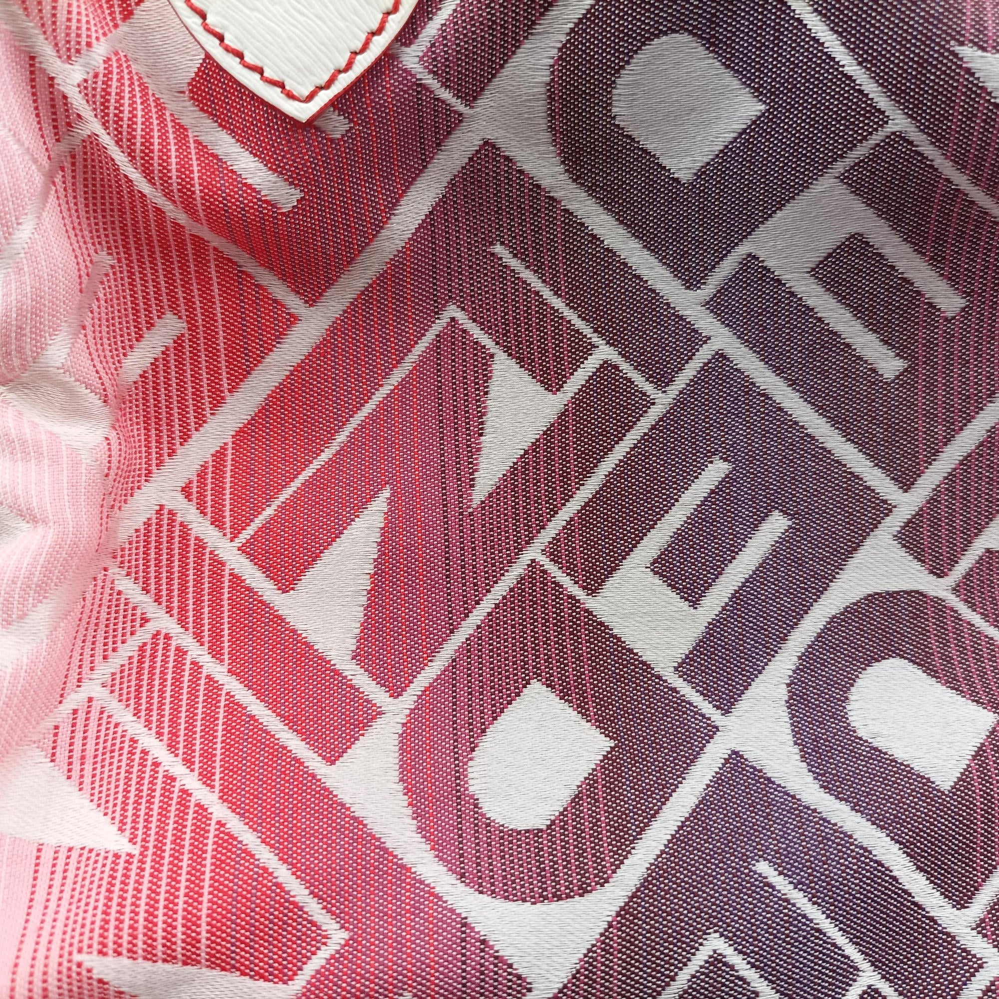 Pre-owned Fendi Forever Gradient Print  Pink × Fuchsia Canvas × Leather 8BL068 handbag | stylenewstar