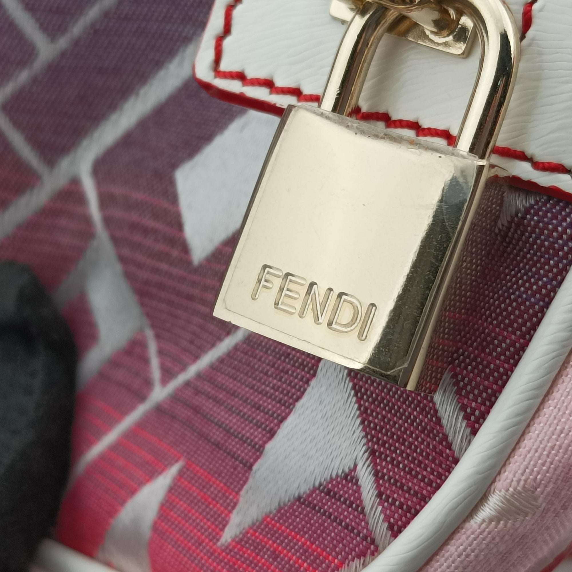 Pre-owned Fendi Forever Gradient Print  Pink × Fuchsia Canvas × Leather 8BL068 handbag | stylenewstar