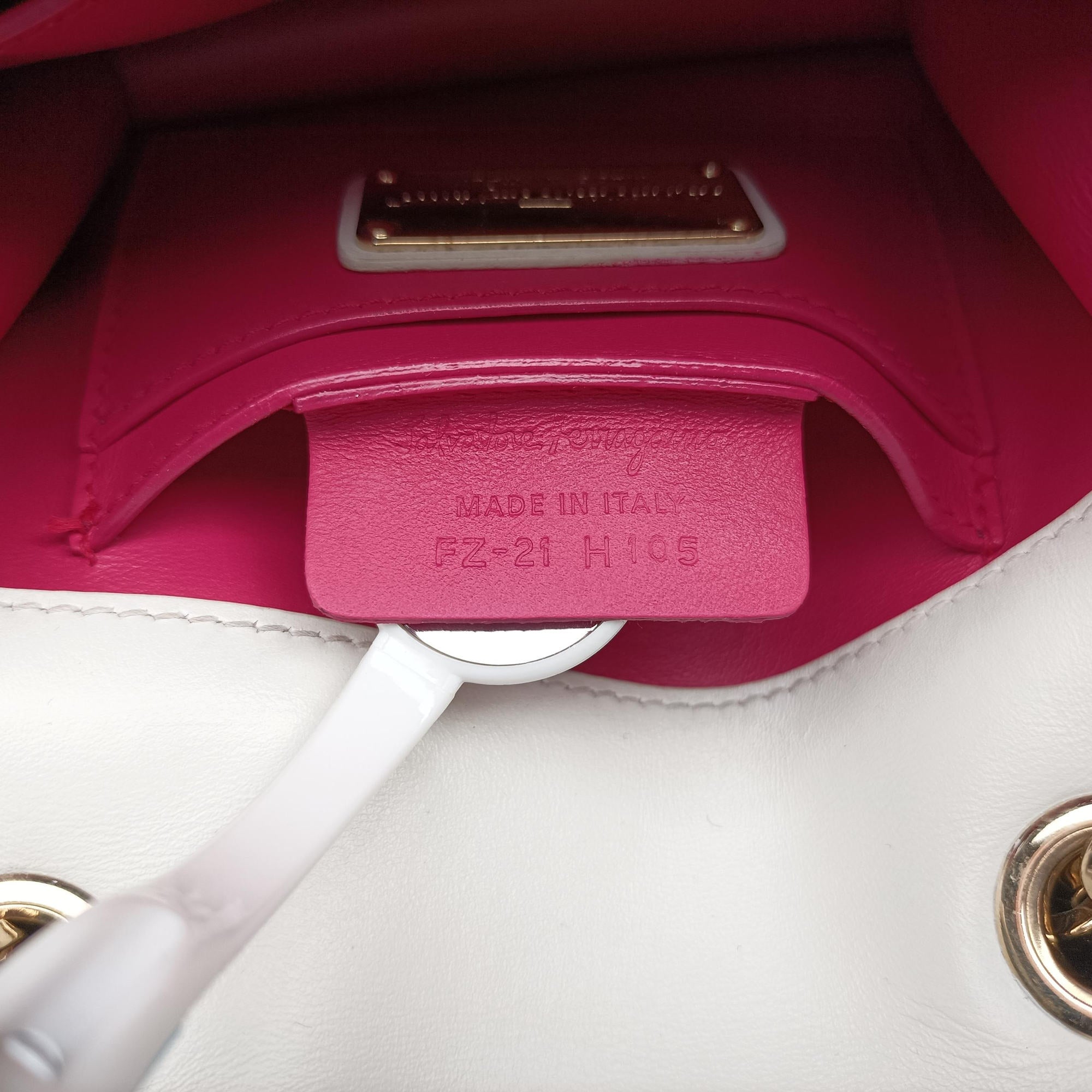 Pre-owned Ferragamo Viva White×multicolor Leather  shoulderbag | stylenewstar