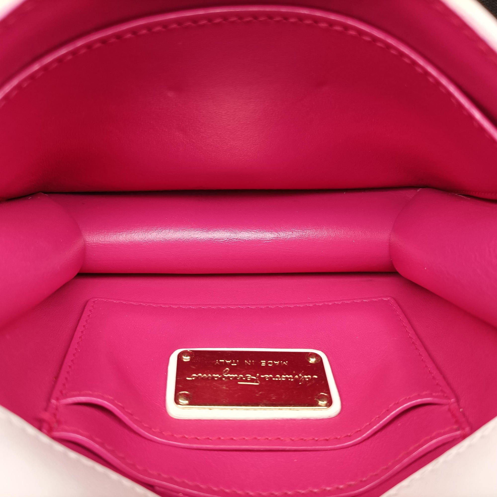 Pre-owned Ferragamo Viva White×multicolor Leather  shoulderbag | stylenewstar