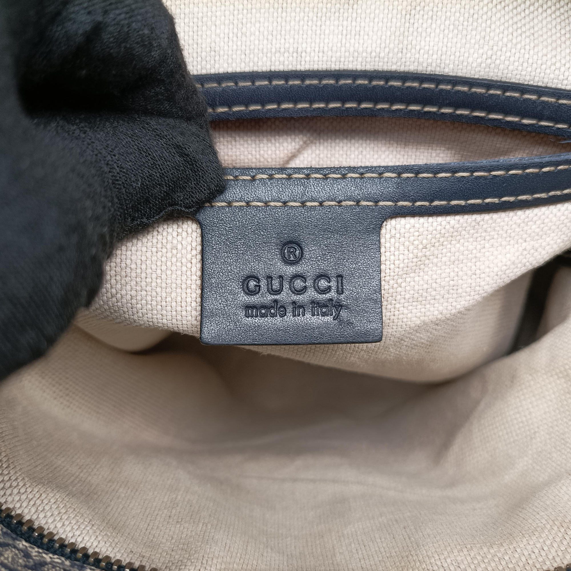 Vintage Gucci GG Supreme Messenger Beige × Navy PVC coated canvas×leather 295257 shoulderbag | stylenewstar