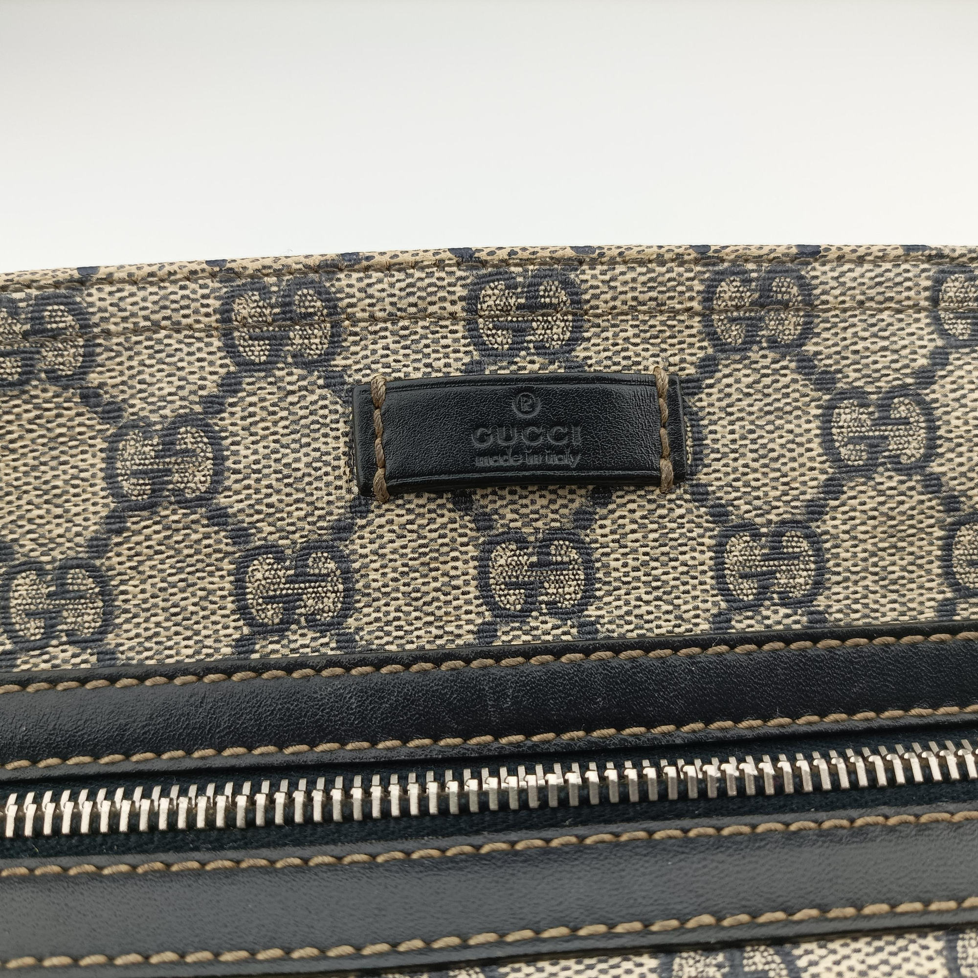 Vintage Gucci GG Supreme Messenger Beige × Navy PVC coated canvas×leather 295257 shoulderbag | stylenewstar