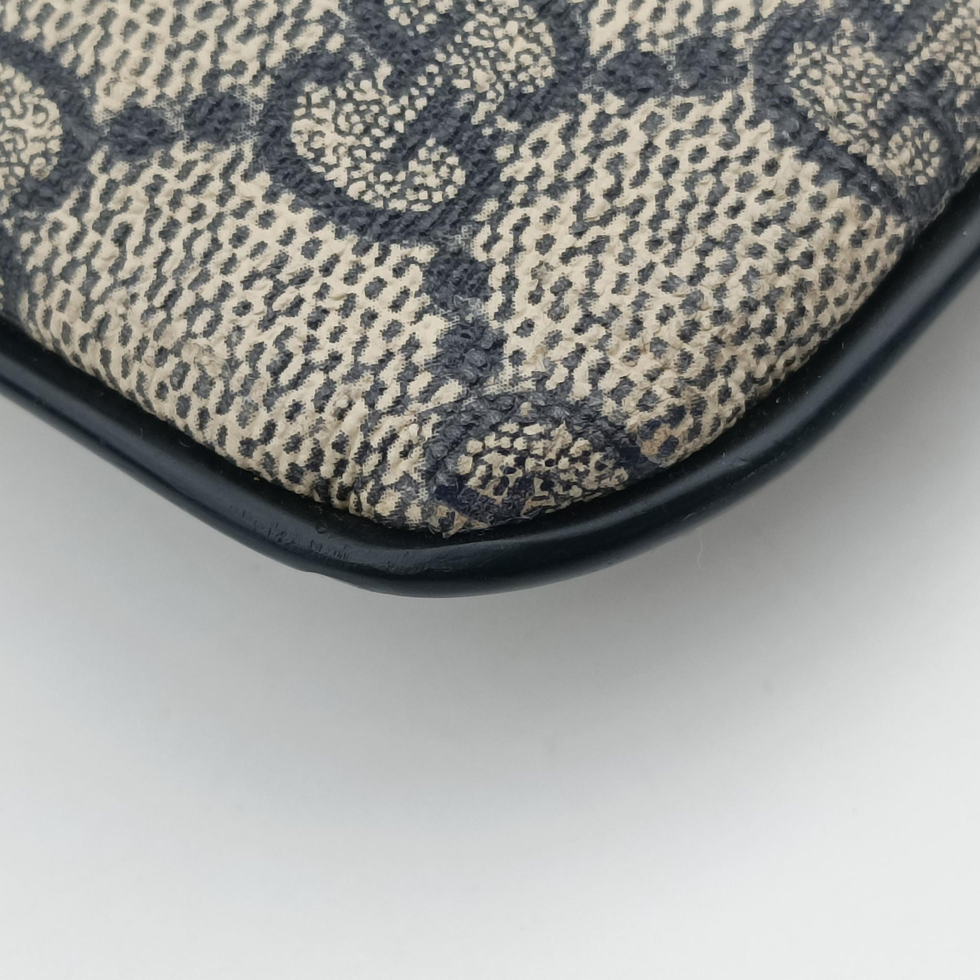 Vintage Gucci GG Supreme Messenger Beige × Navy PVC coated canvas×leather 295257 shoulderbag | stylenewstar