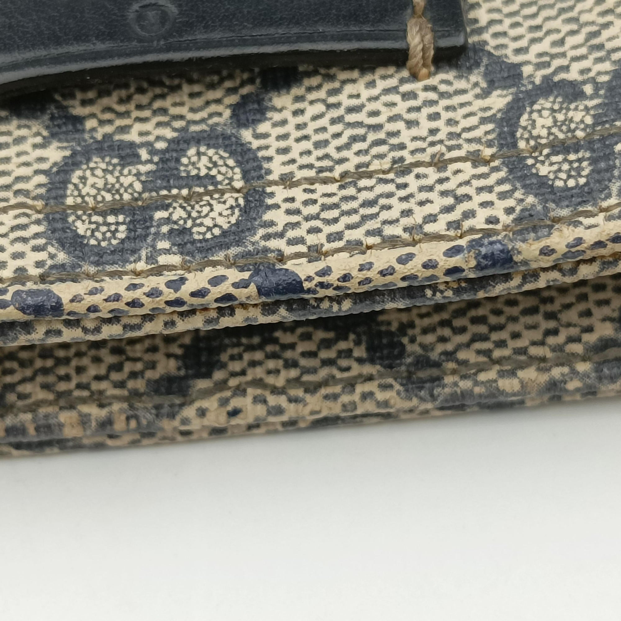 Vintage Gucci GG Supreme Messenger Beige × Navy PVC coated canvas×leather 295257 shoulderbag | stylenewstar
