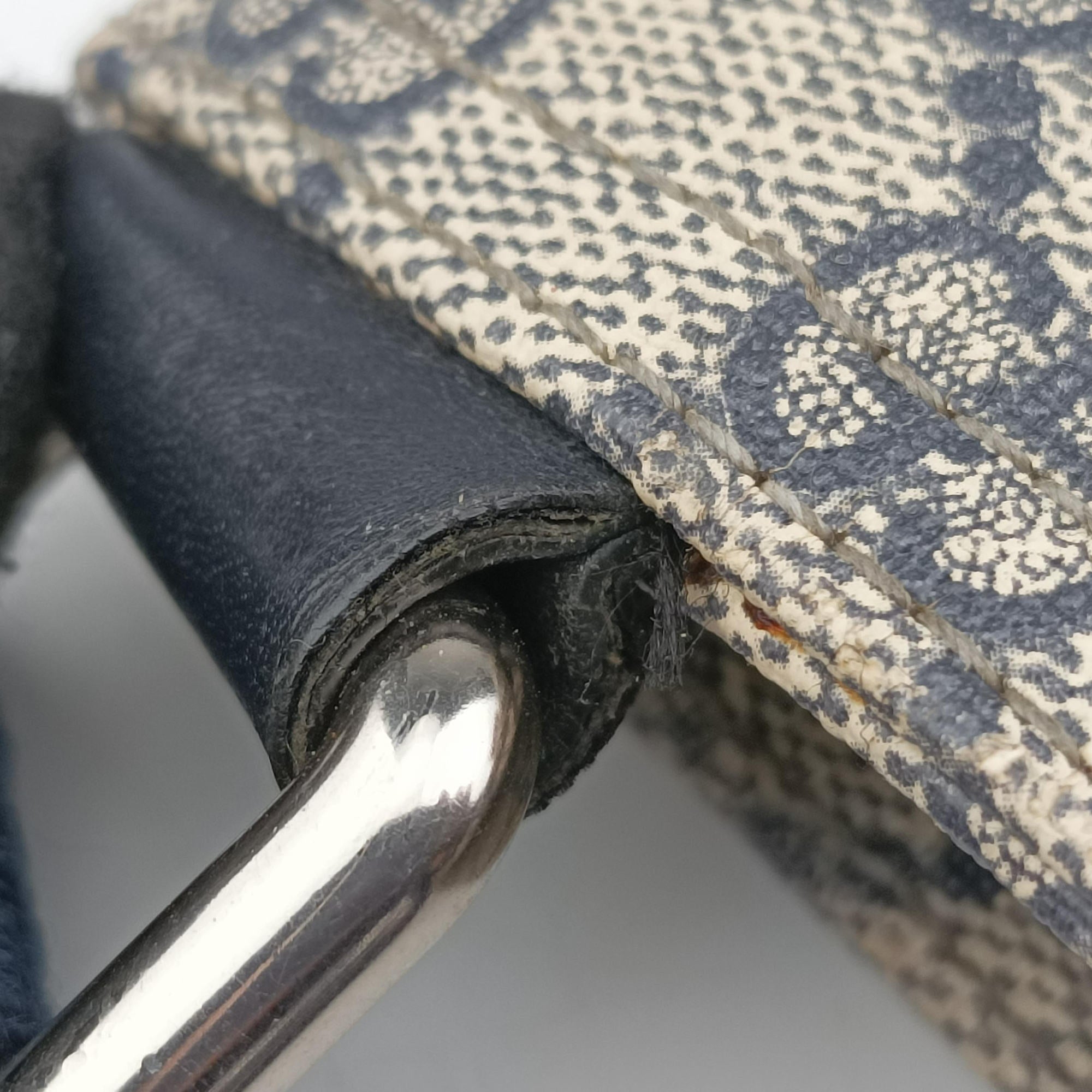 Vintage Gucci GG Supreme Messenger Beige × Navy PVC coated canvas×leather 295257 shoulderbag | stylenewstar