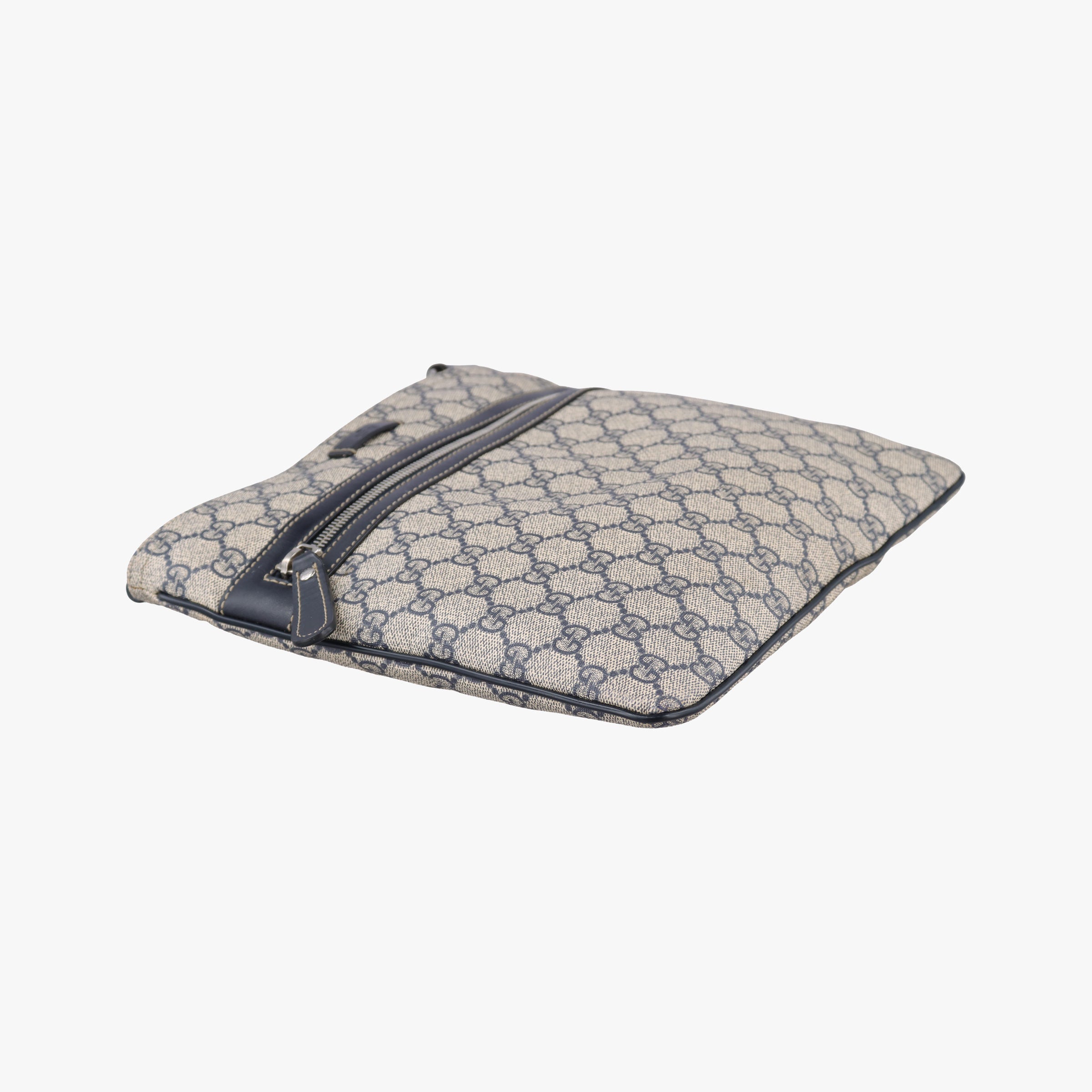 Vintage Gucci GG Supreme Messenger Beige × Navy PVC coated canvas×leather 295257 shoulderbag | stylenewstar