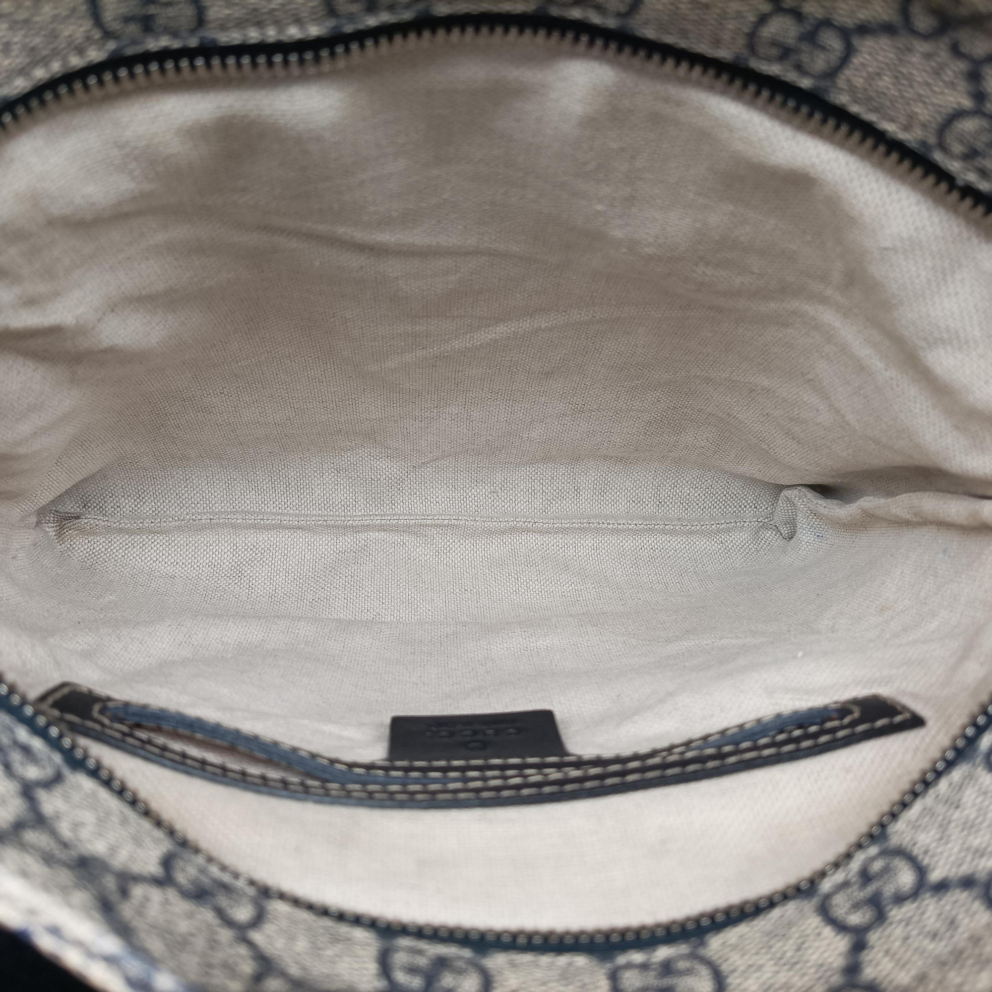 Vintage Gucci GG Supreme Messenger Beige × Navy PVC coated canvas×leather 295257 shoulderbag | stylenewstar