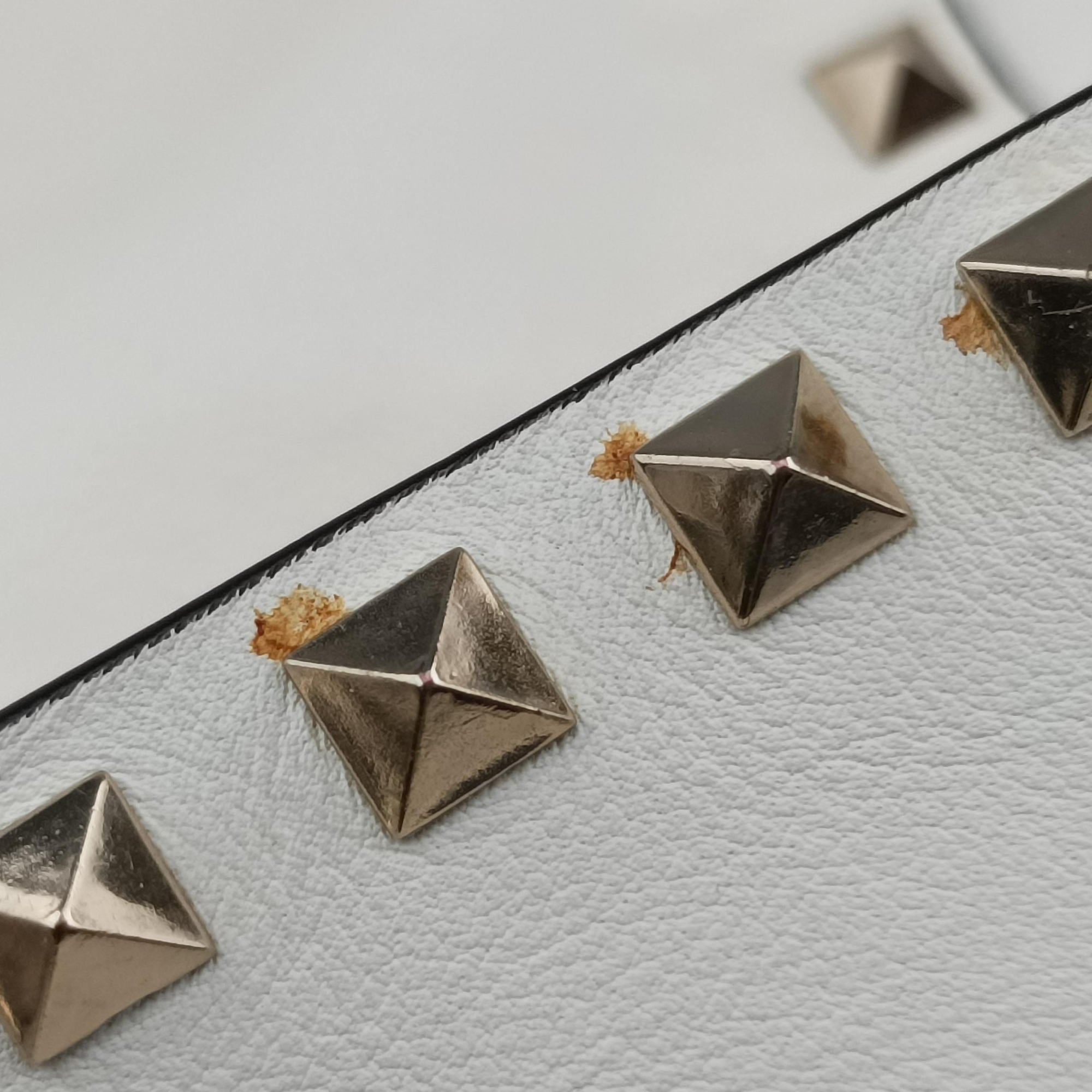 Pre-owned Valentino Rockstud White Leather  shoulderbag | stylenewstar