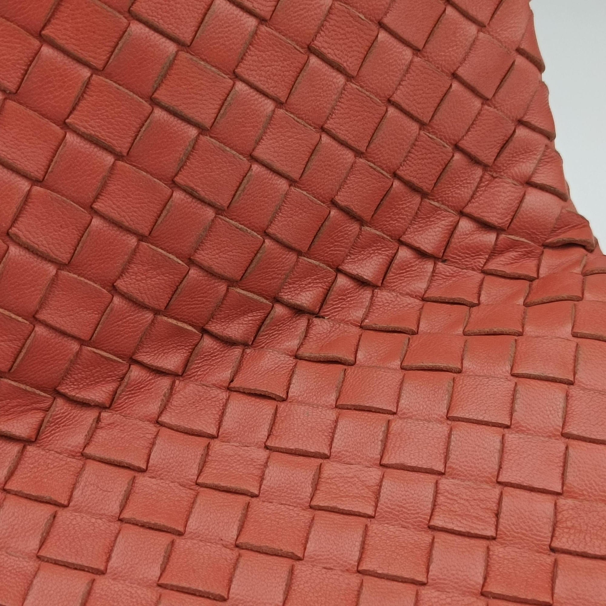 Pre-owned Bottega Veneta Intrecciato Coral red lambskin  handbag | stylenewstar
