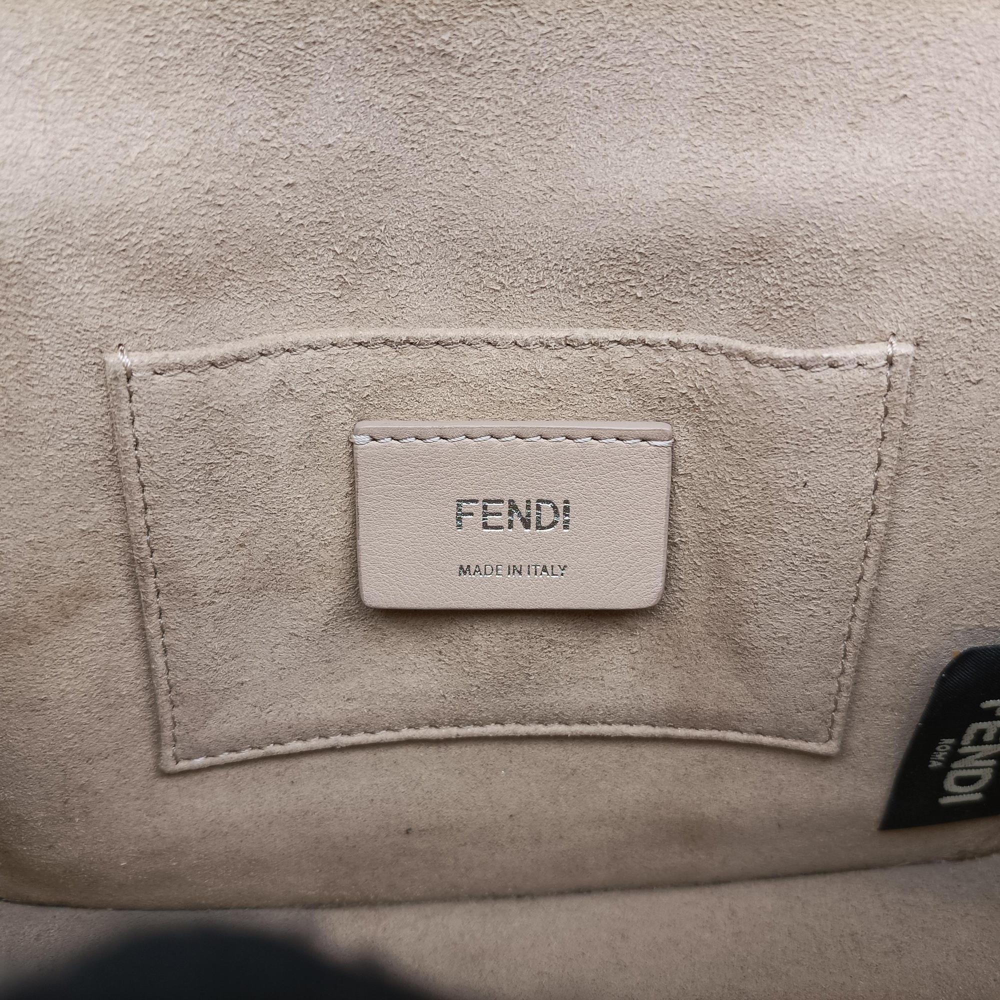 Pre-owned Fendi studded Kan I Black Leather 8M0381 shoulderbag | stylenewstar