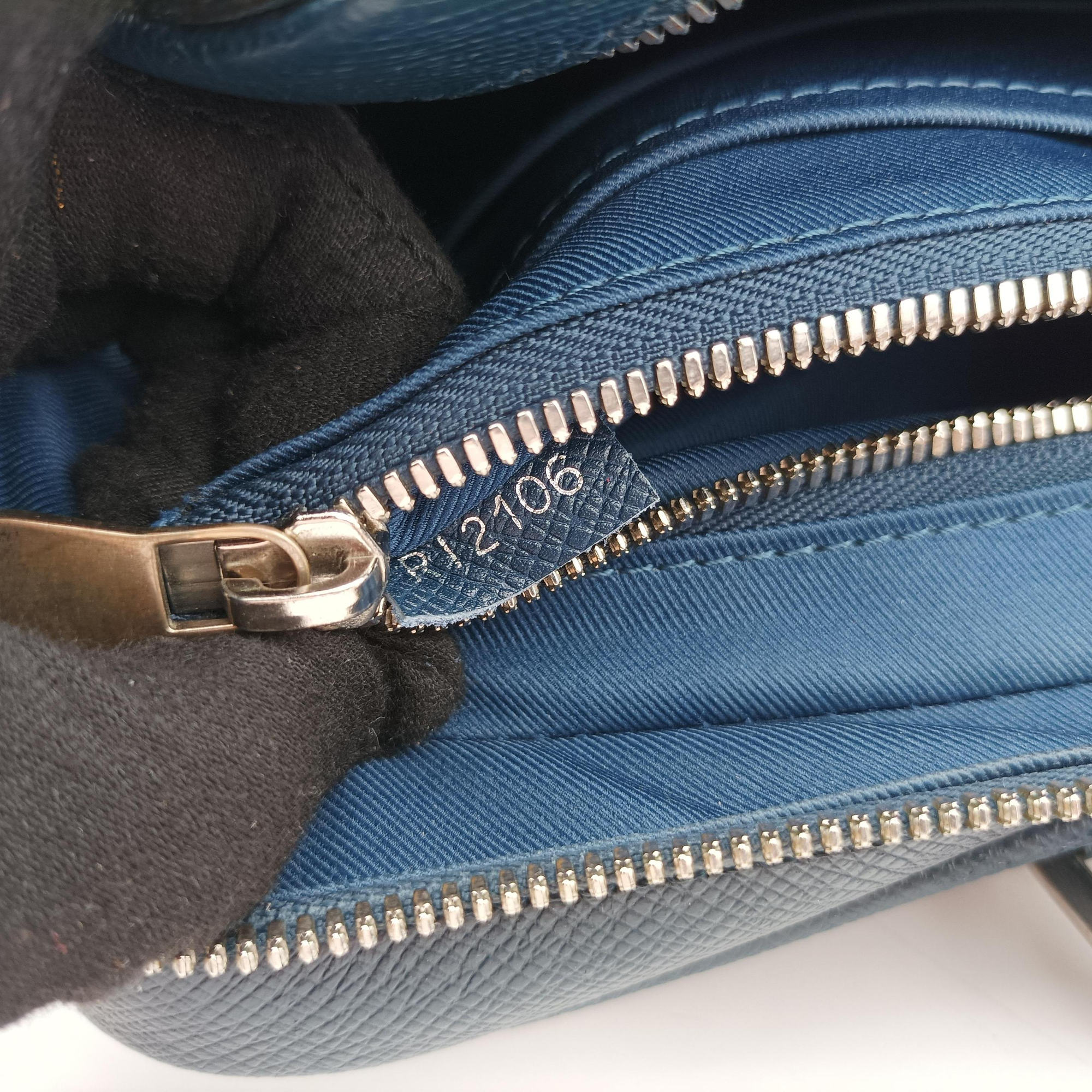 Pre-owned Louis Vuitton Porto Document Business MM Navy Taiga M32705 handbag | stylenewstar