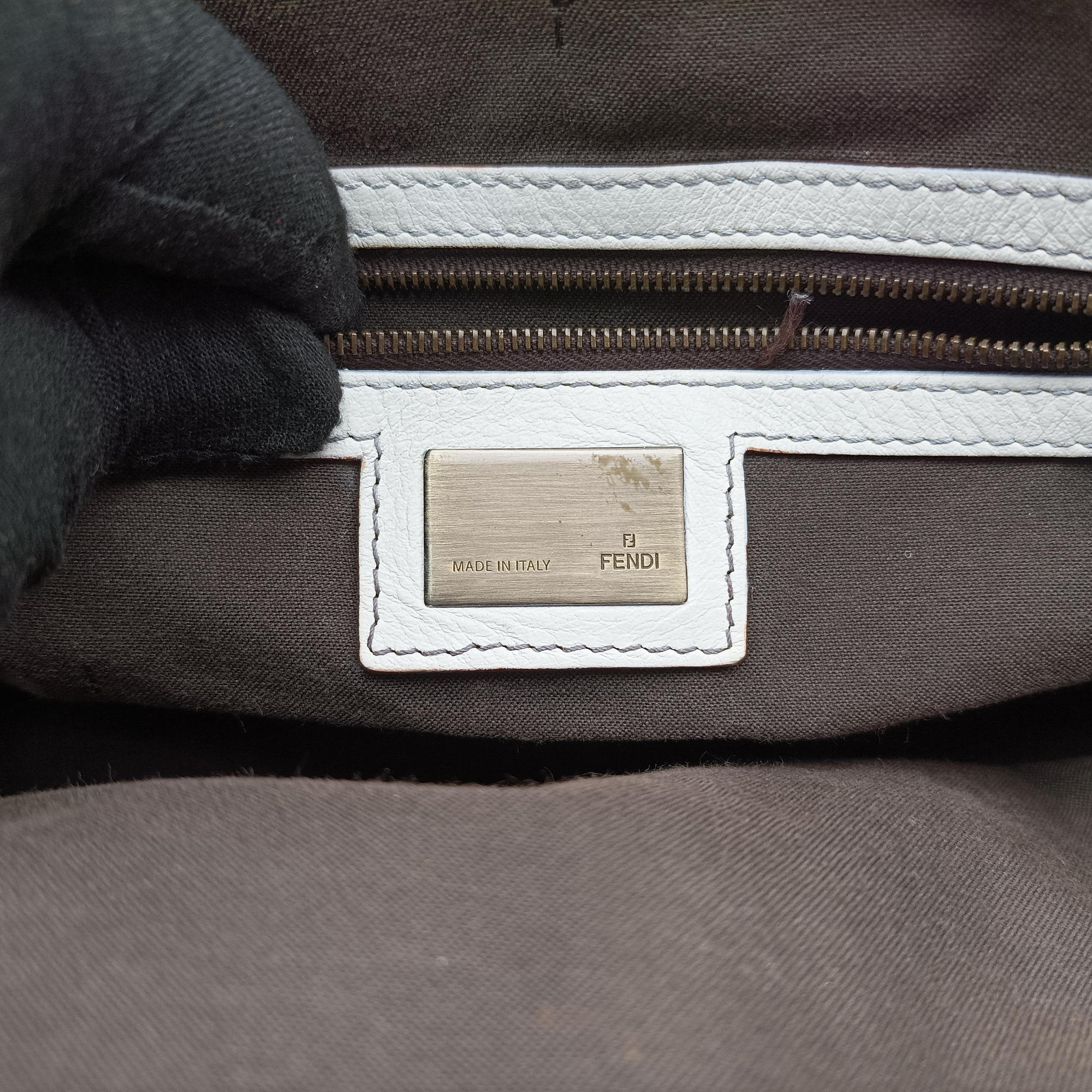 Vintage Fendi Borsa Frame Doctor White Leather 8BN191 handbag | stylenewstar