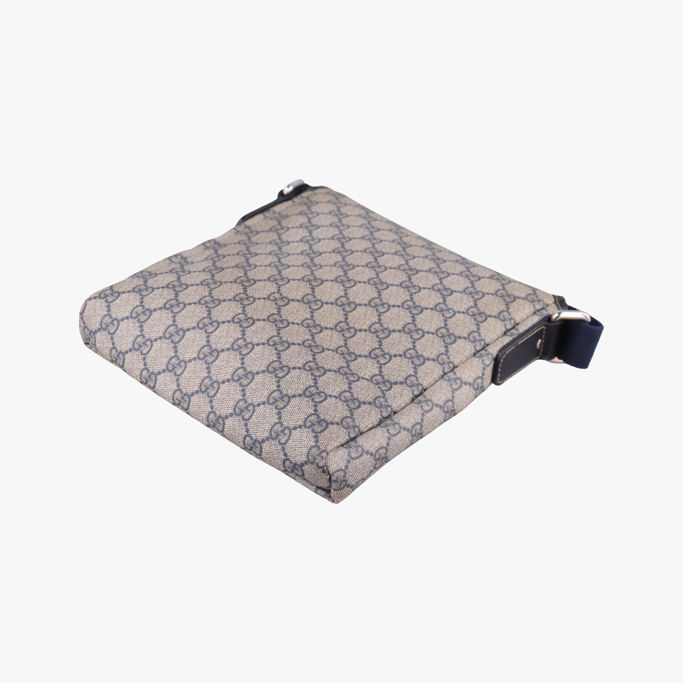 Pre-owned Gucci GG Plus GG Supreme beige×navy PVC coated canvas×Leather 223666 shoulderbag | stylenewstar