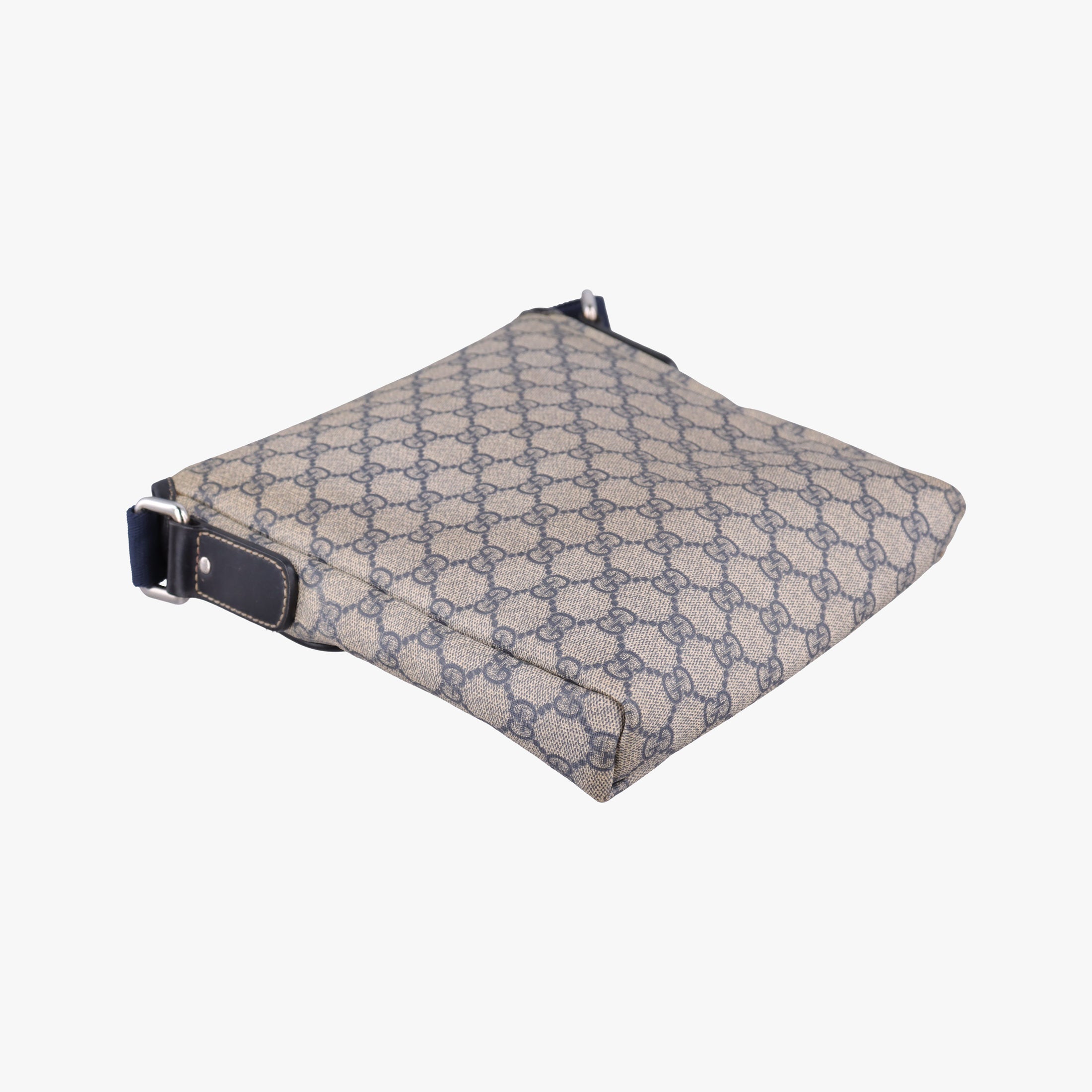 Pre-owned Gucci GG Plus GG Supreme beige×navy PVC coated canvas×Leather 223666 shoulderbag | stylenewstar