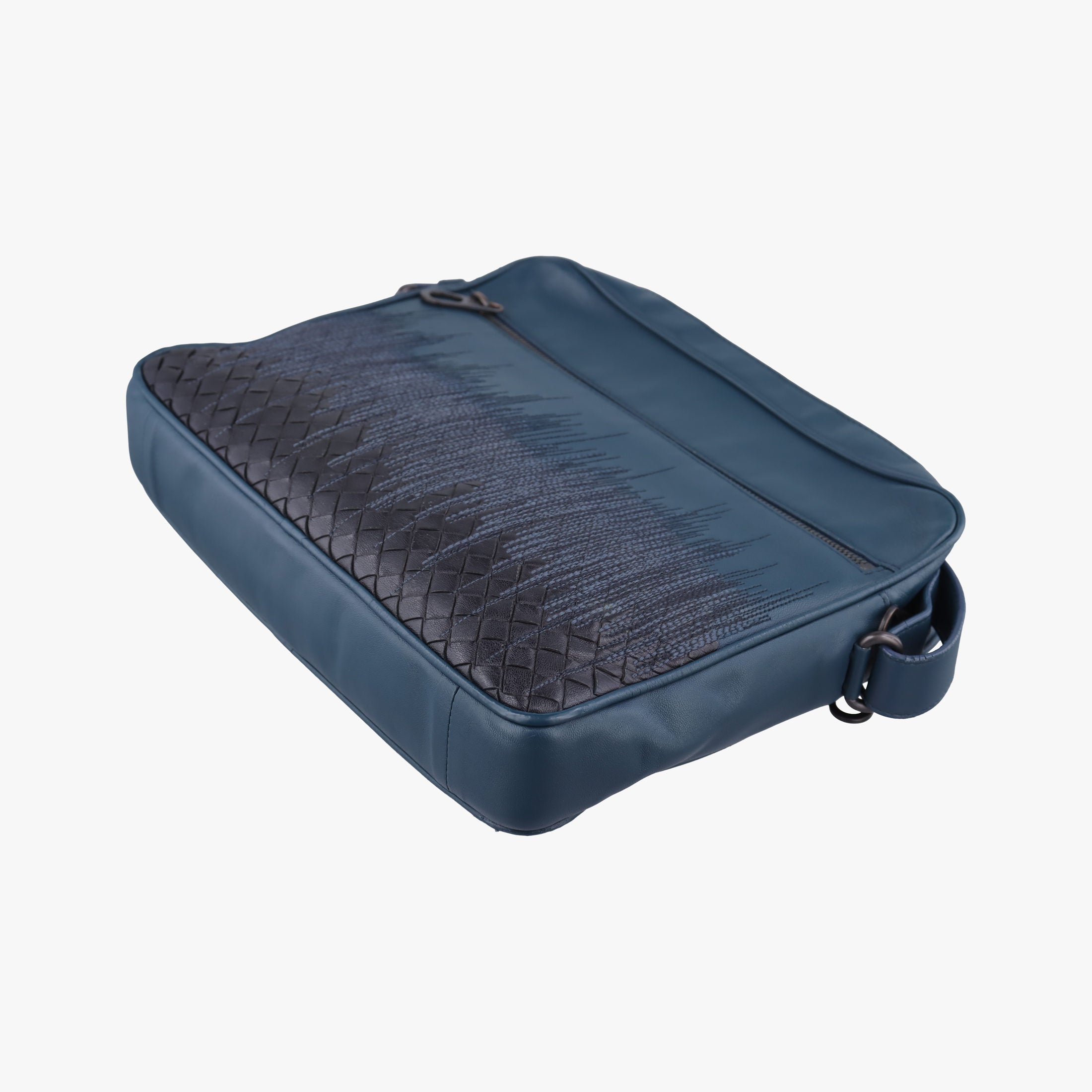 Secondhand Bottega Veneta Intrecciato Navy lambskin  shoulderbag | stylenewstar