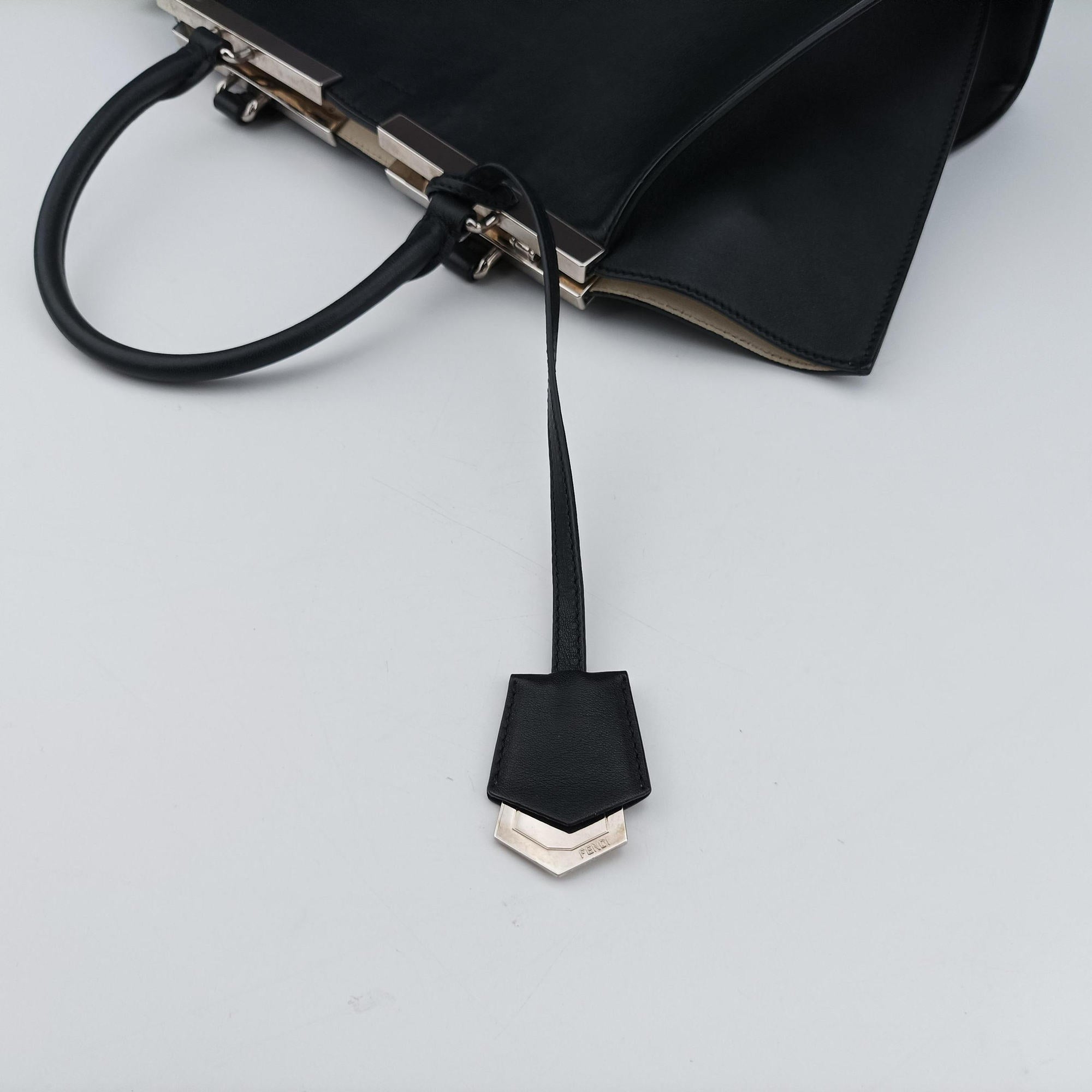 Pre-owned Fendi Troyage Trois Jours Black Leather 8BH279 shoulderbag | stylenewstar