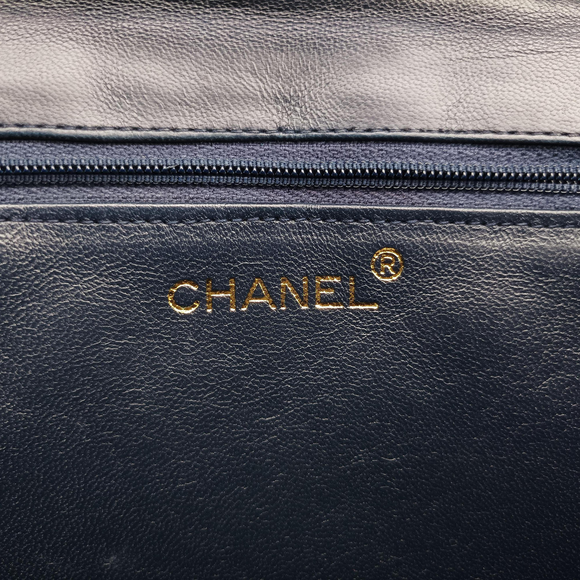 Pre-owned Chanel Matelasse Navy Lambskin  shoulderbag | stylenewstar