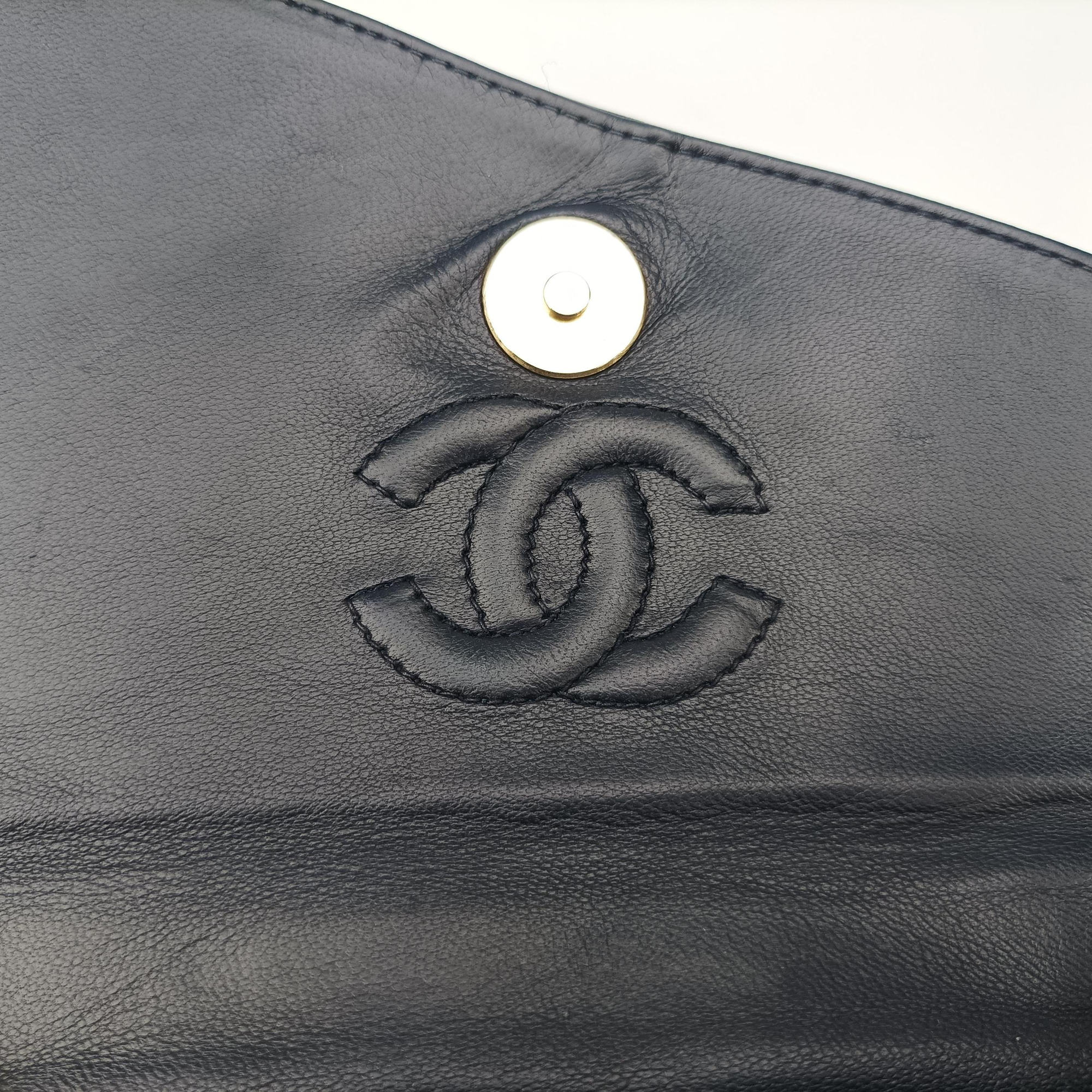 Pre-owned Chanel Matelasse Navy Lambskin  shoulderbag | stylenewstar