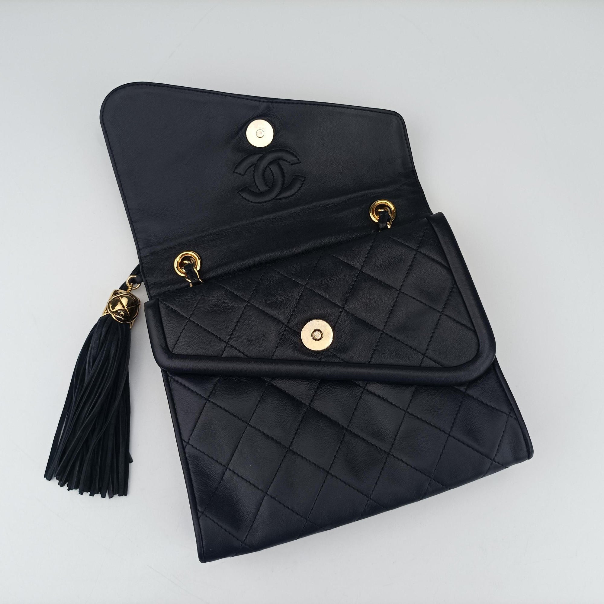 Pre-owned Chanel Matelasse Navy Lambskin  shoulderbag | stylenewstar