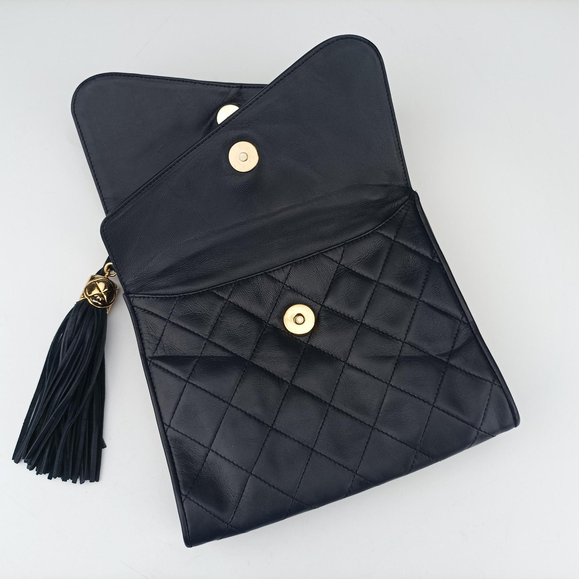 Pre-owned Chanel Matelasse Navy Lambskin  shoulderbag | stylenewstar