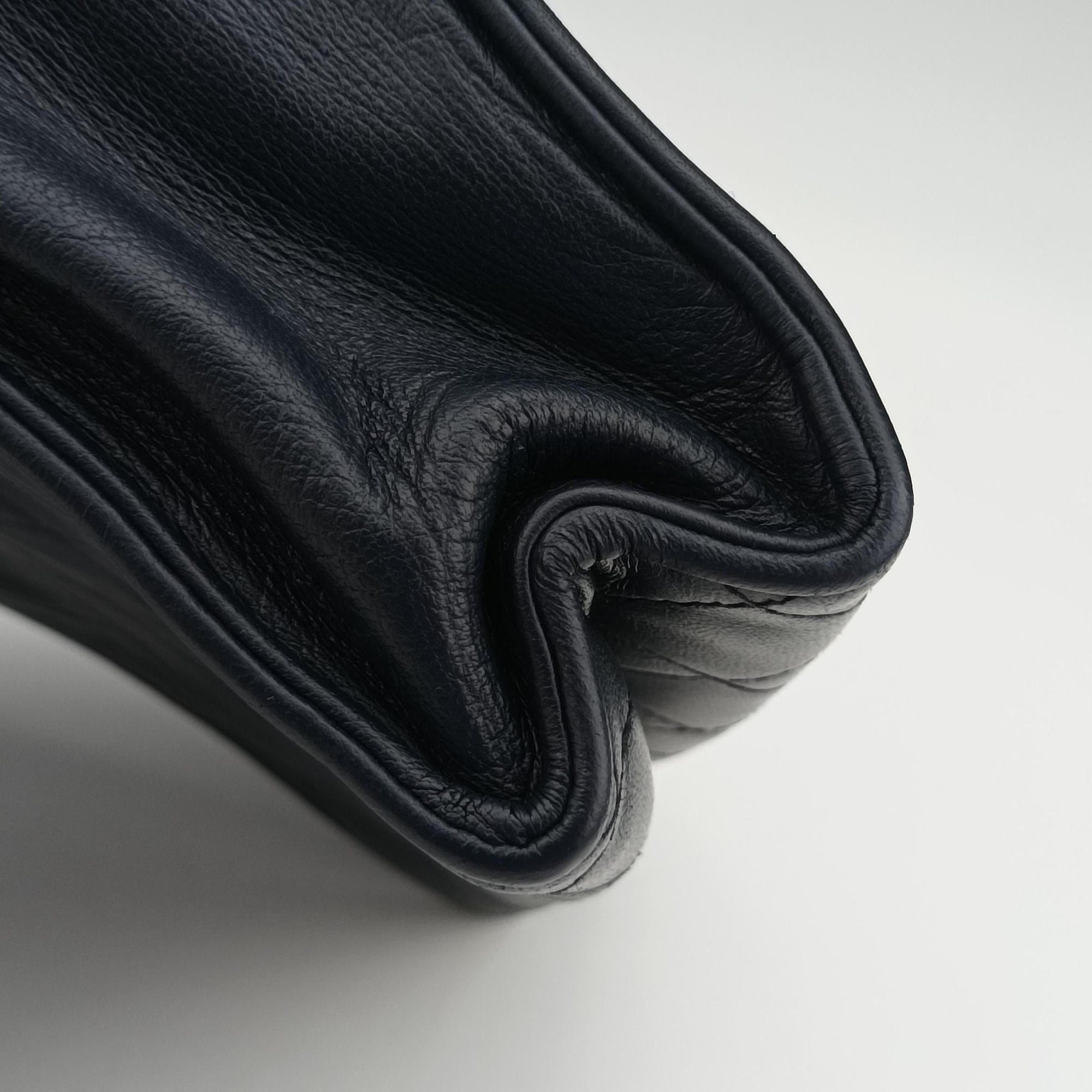 Pre-owned Chanel Matelasse Navy Lambskin  shoulderbag | stylenewstar