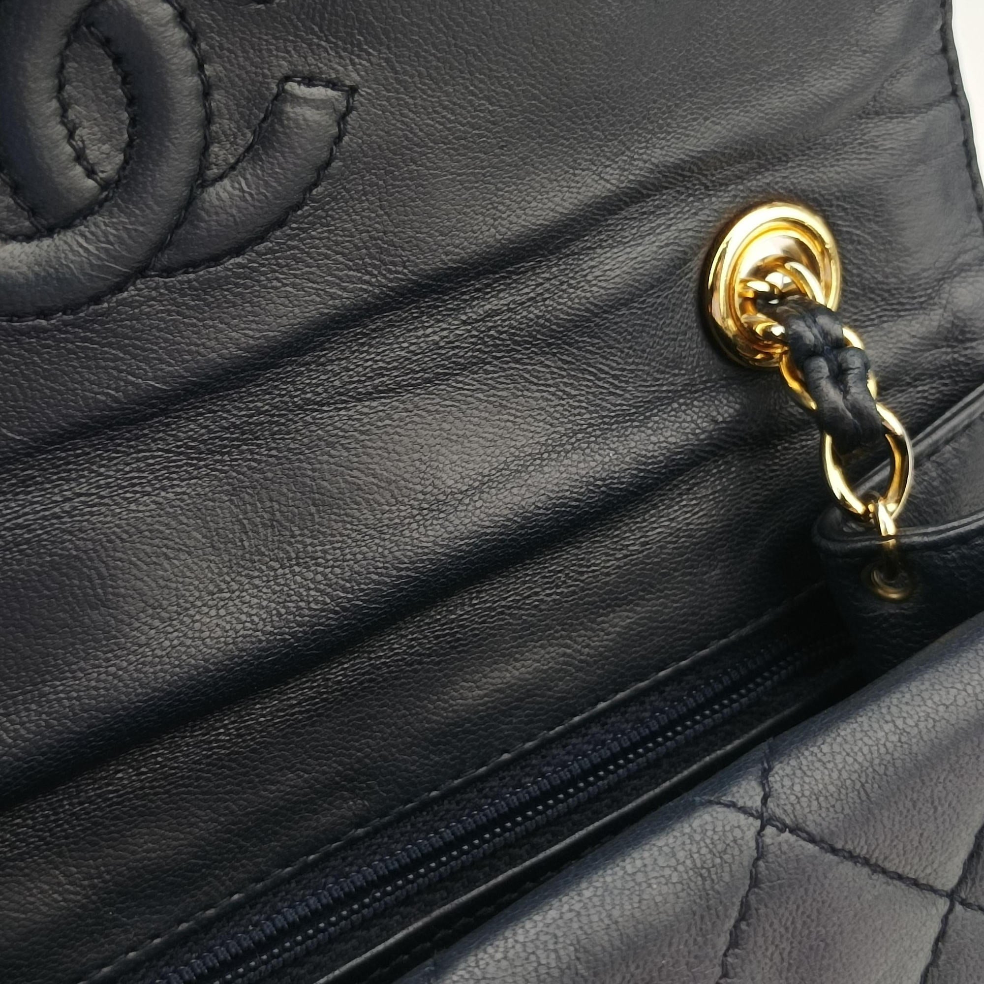 Pre-owned Chanel Matelasse Navy Lambskin  shoulderbag | stylenewstar