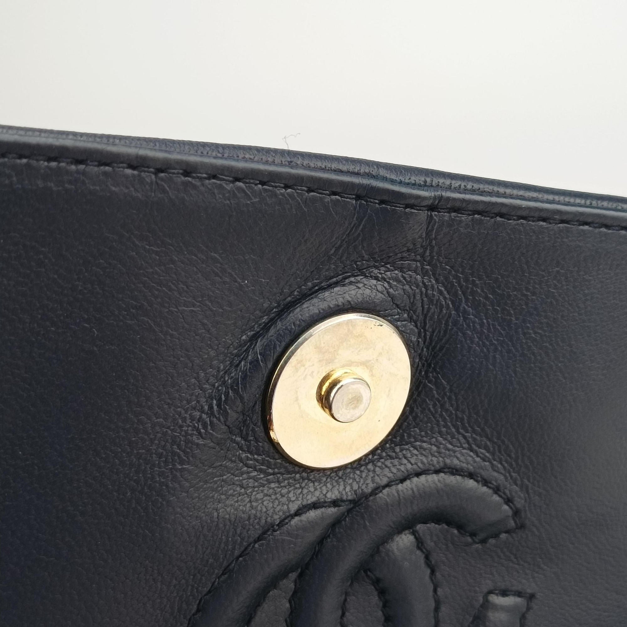Pre-owned Chanel Matelasse Navy Lambskin  shoulderbag | stylenewstar