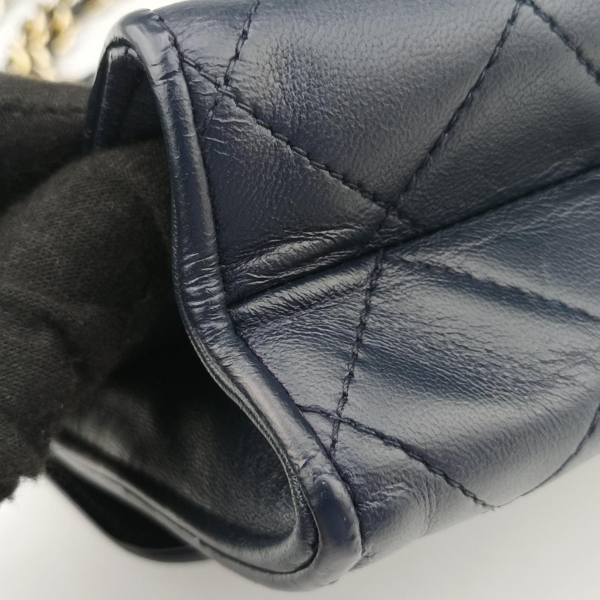 Pre-owned Chanel Matelasse Navy Lambskin  shoulderbag | stylenewstar