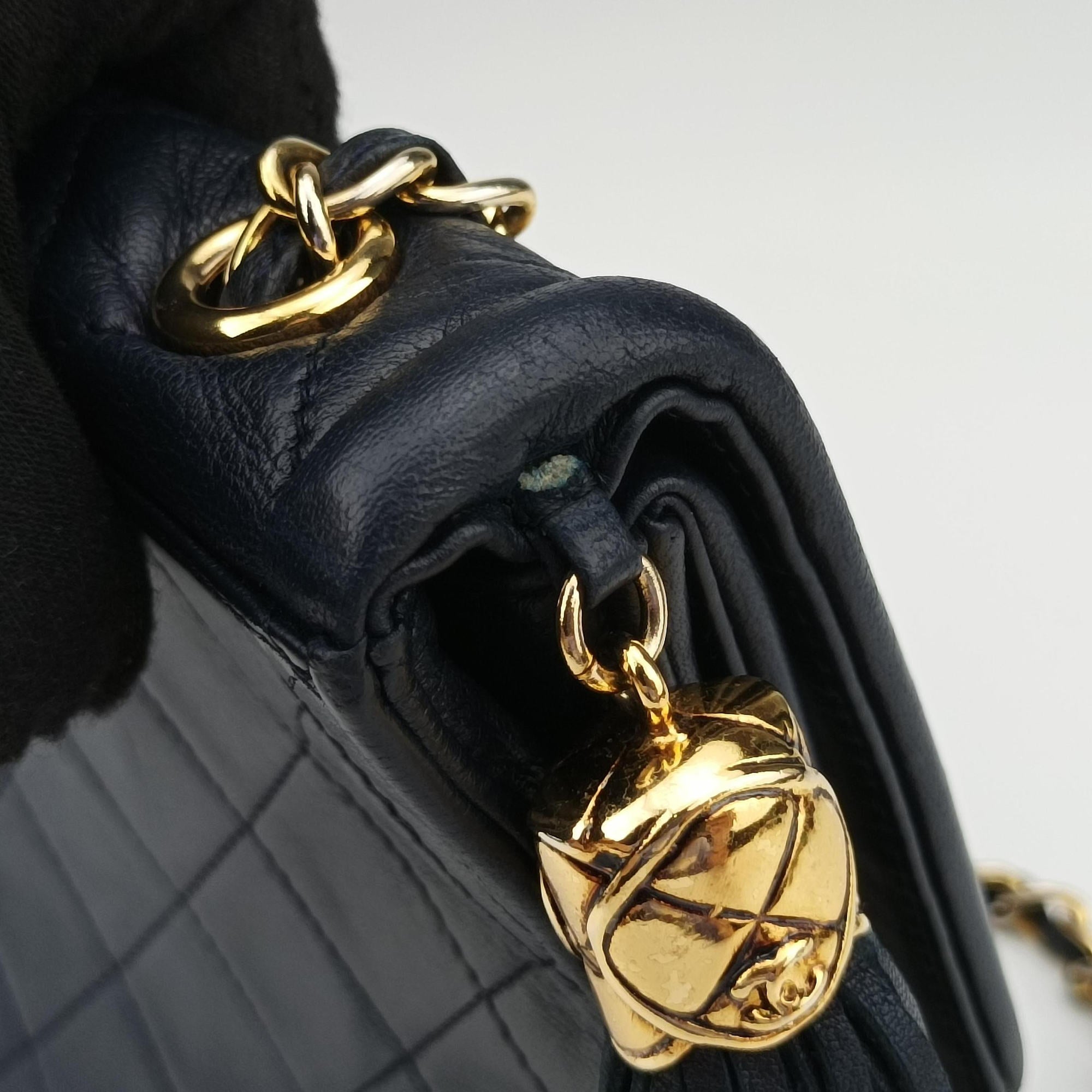 Pre-owned Chanel Matelasse Navy Lambskin  shoulderbag | stylenewstar