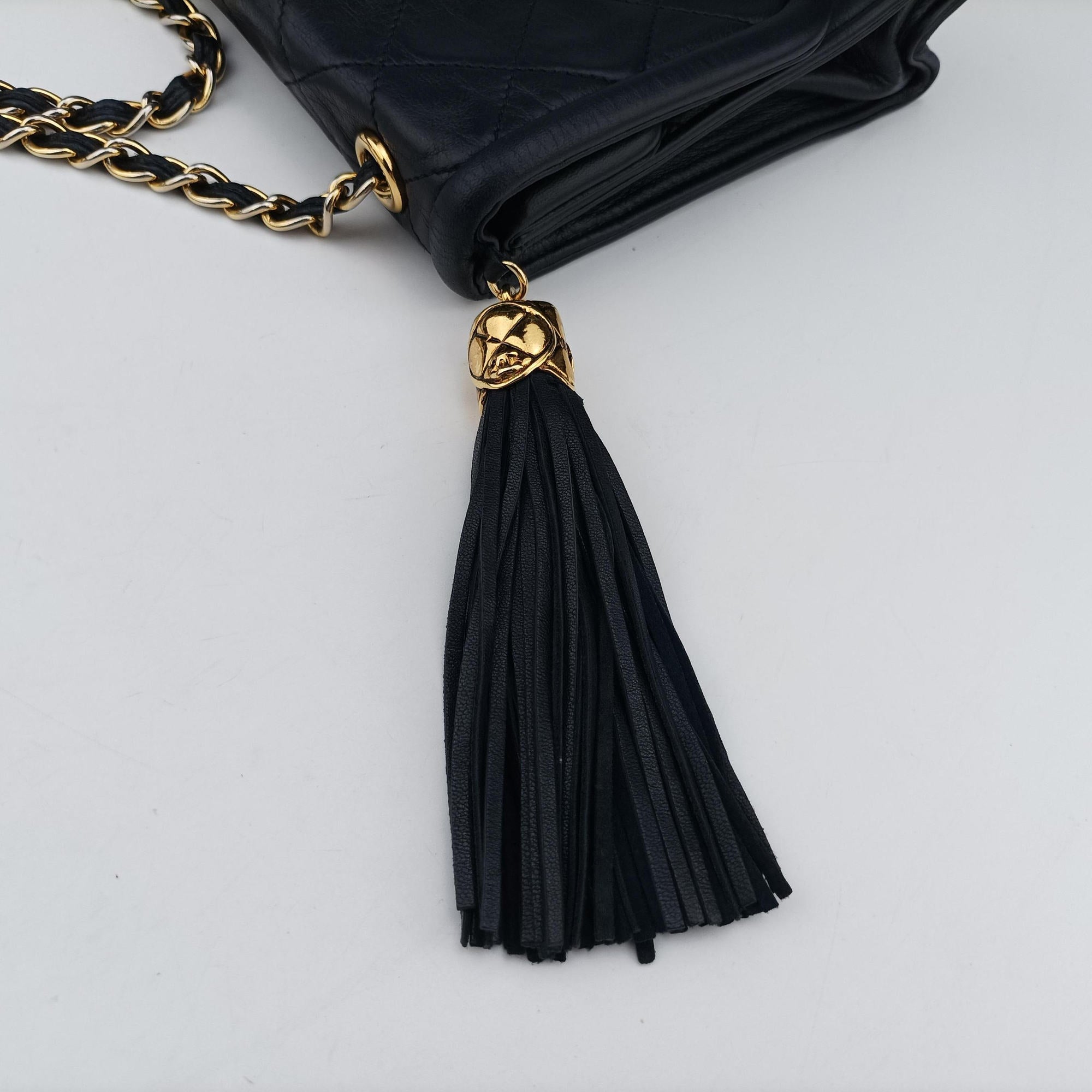 Pre-owned Chanel Matelasse Navy Lambskin  shoulderbag | stylenewstar