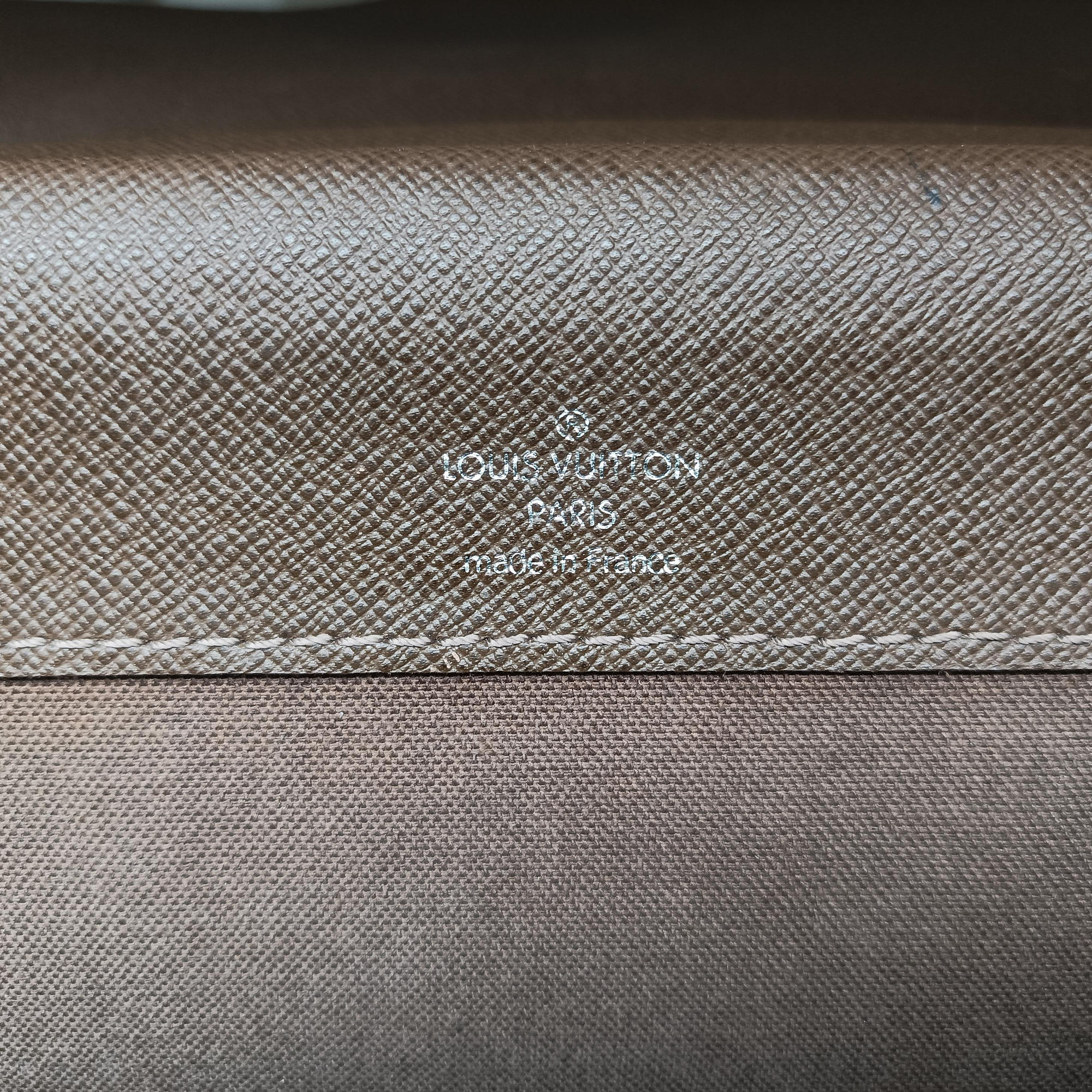 Secondhand Louis Vuitton Serviette Moskova Grizzly Taiga M31058 handbag | stylenewstar