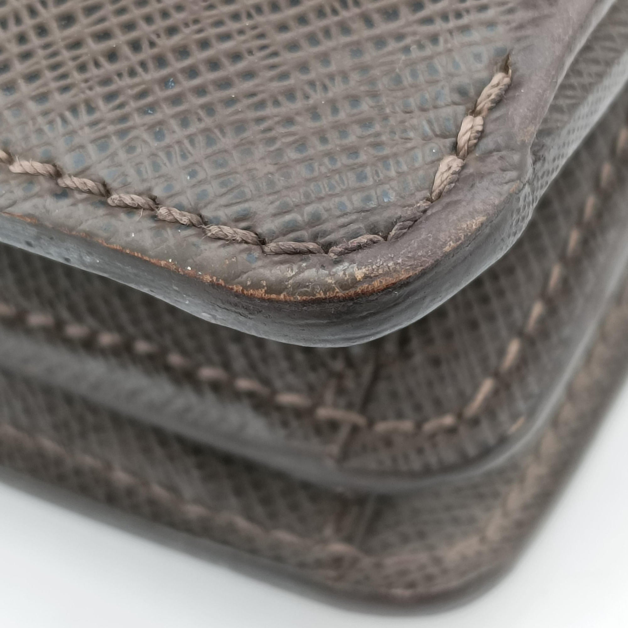 Secondhand Louis Vuitton Serviette Moskova Grizzly Taiga M31058 handbag | stylenewstar