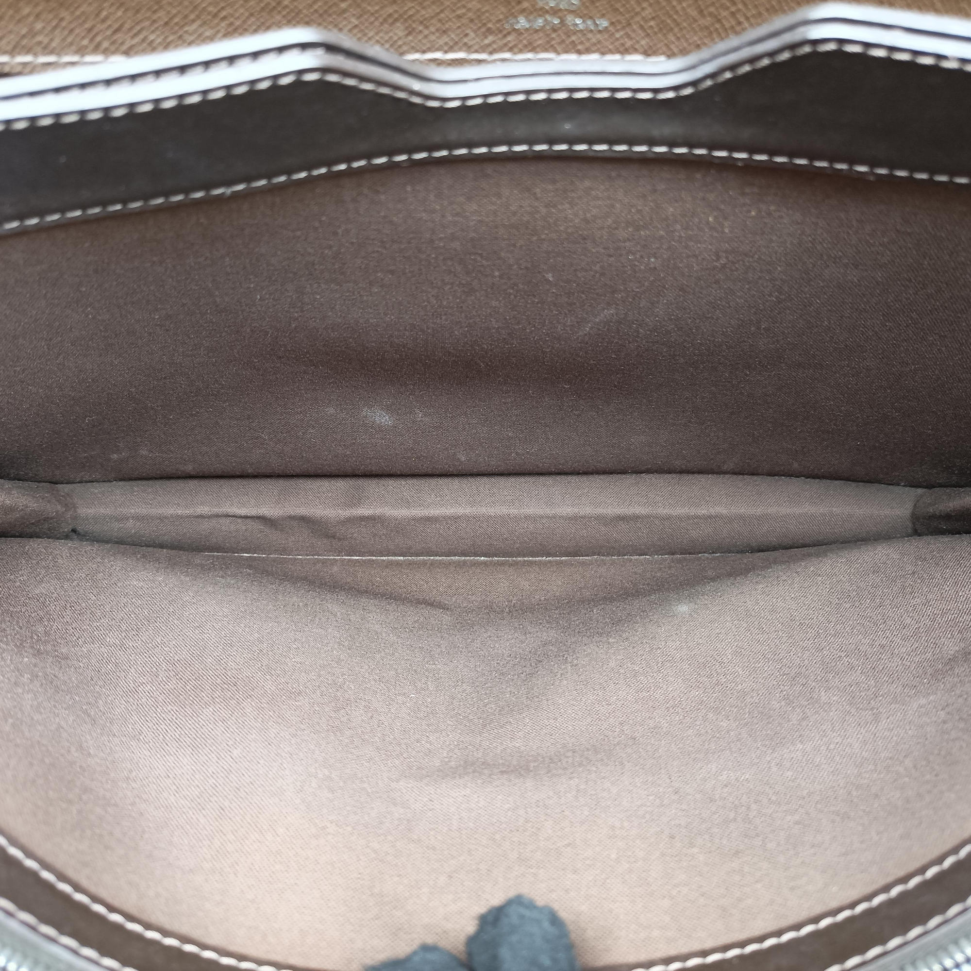 Secondhand Louis Vuitton Serviette Moskova Grizzly Taiga M31058 handbag | stylenewstar