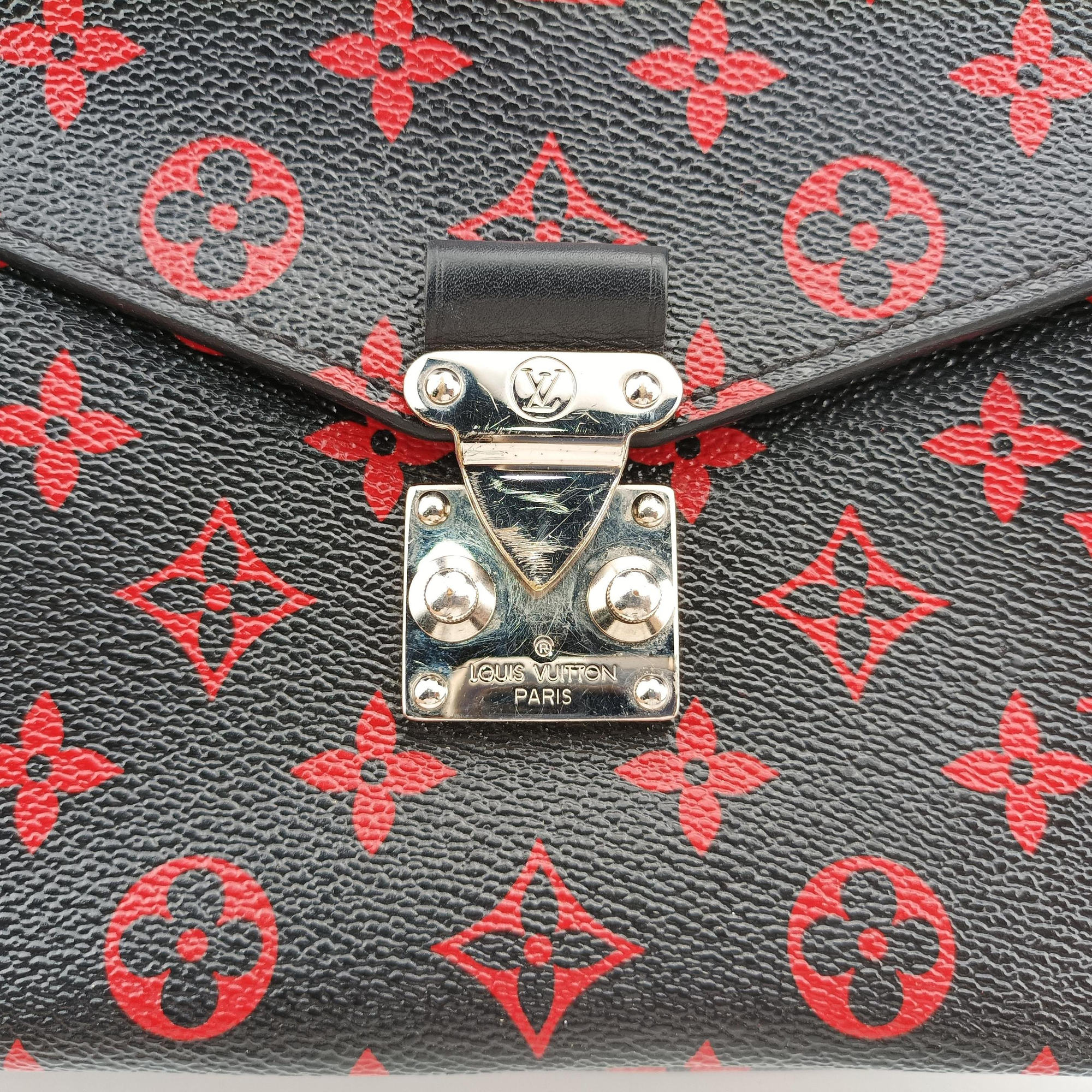 Vintage Louis Vuitton Pochette Metis MM Noir×ROUGE Monogram Infrarouge M41462 shoulderbag | stylenewstar