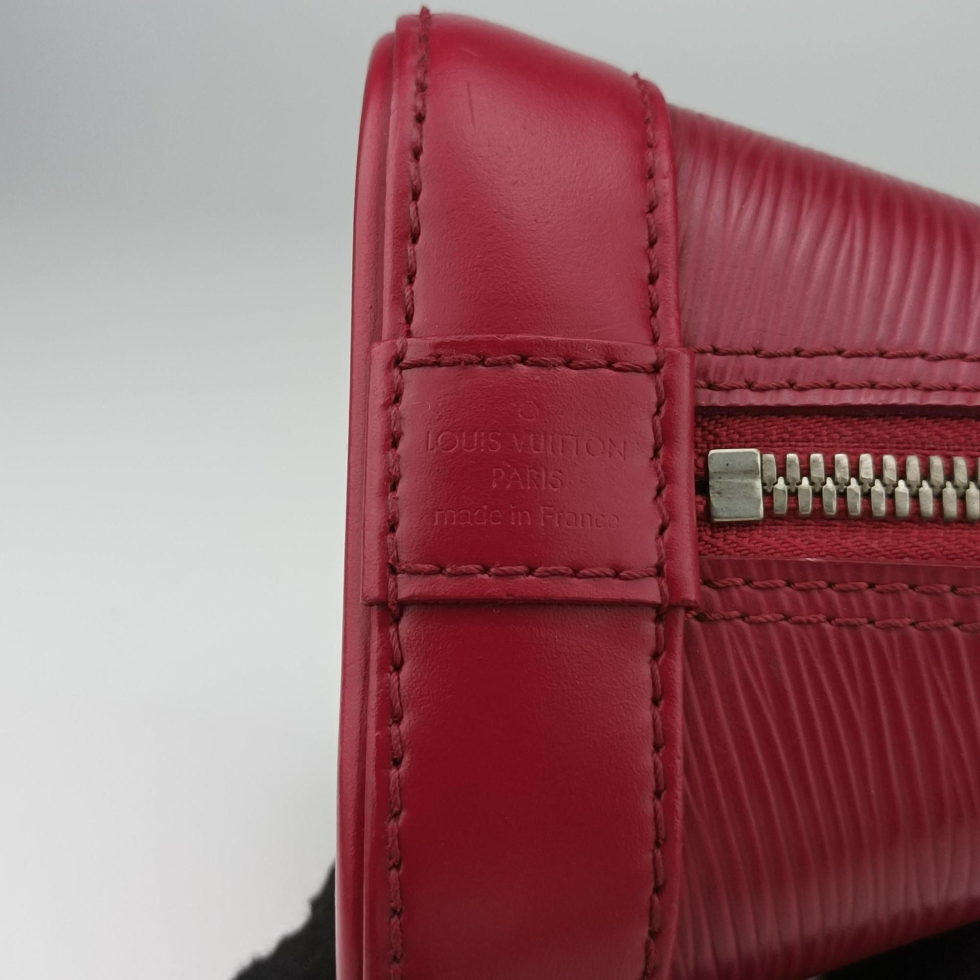 Vintage Louis Vuitton Alma BB FUCHSIA Epi M40851 shoulderbag | stylenewstar