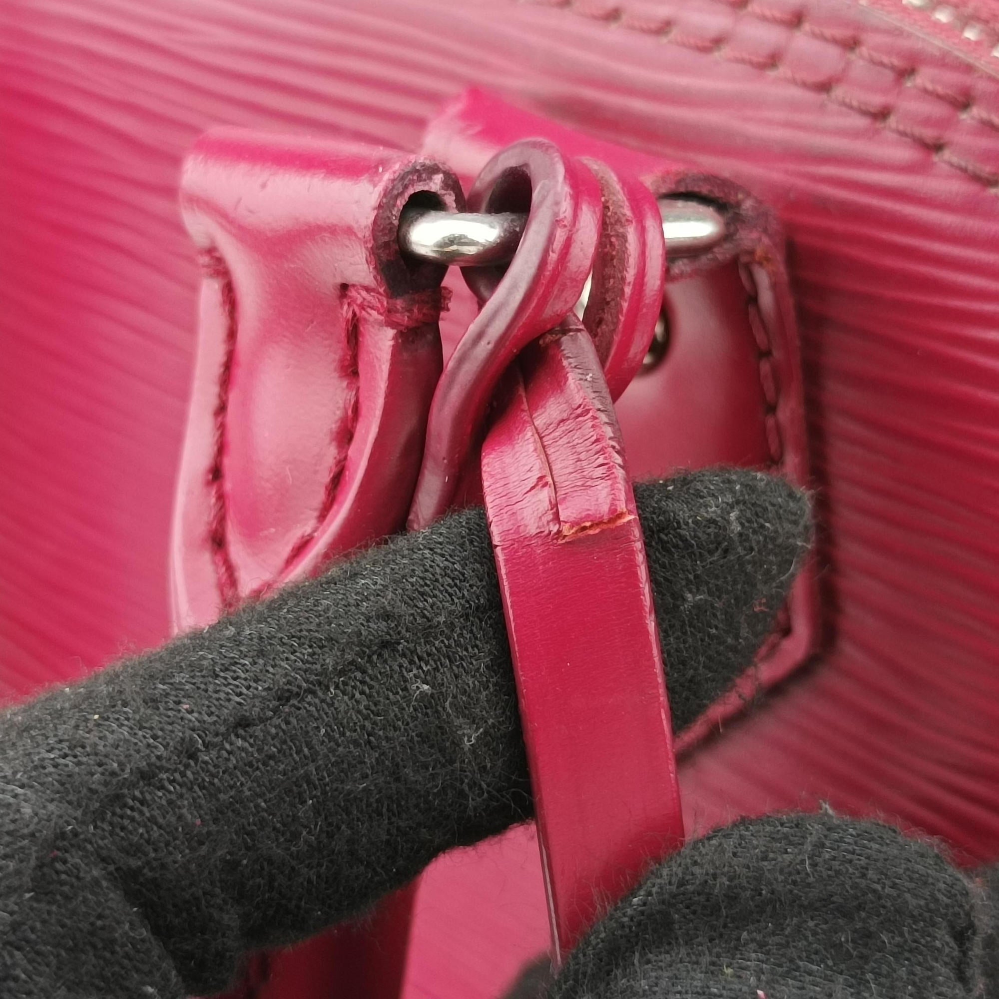 Vintage Louis Vuitton Alma BB FUCHSIA Epi M40851 shoulderbag | stylenewstar