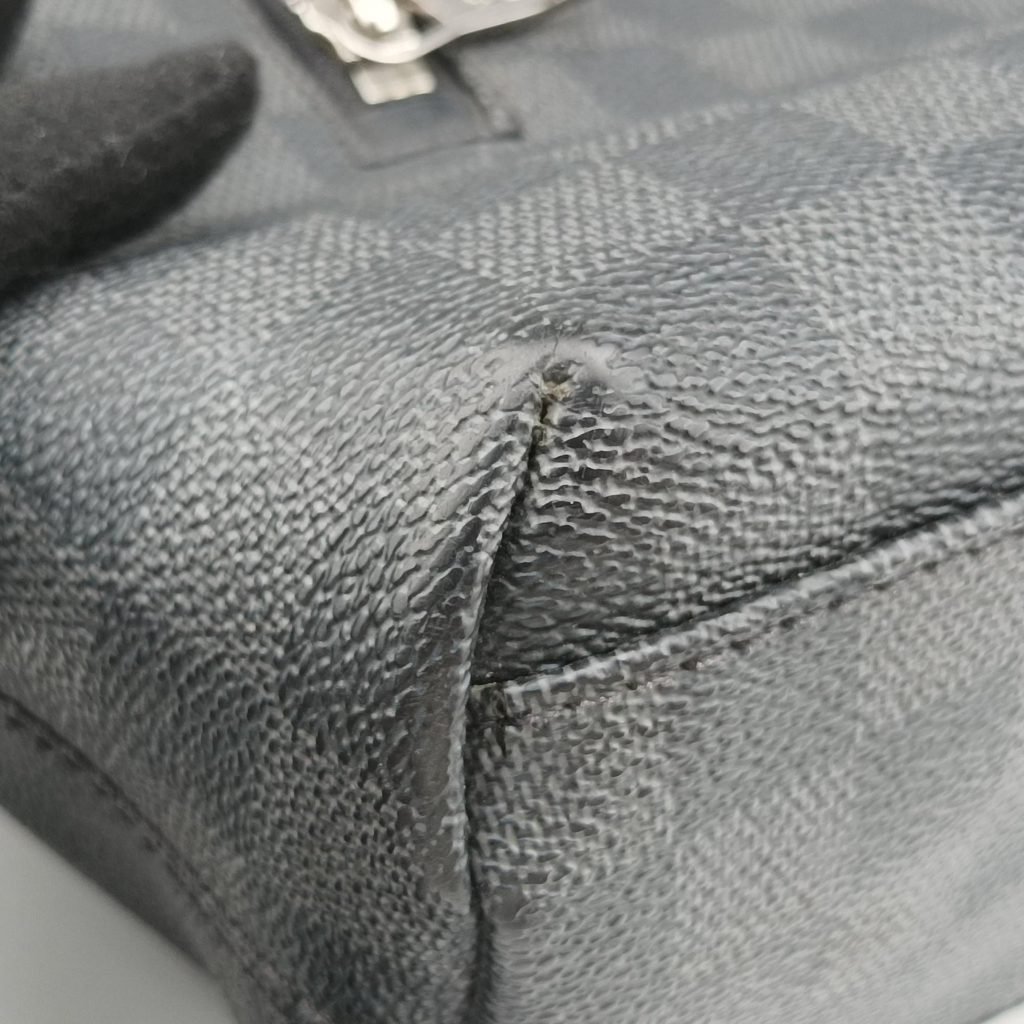 Secondhand Louis Vuitton MICK MM Noir Damier Graphite N41106 shoulderbag | stylenewstar