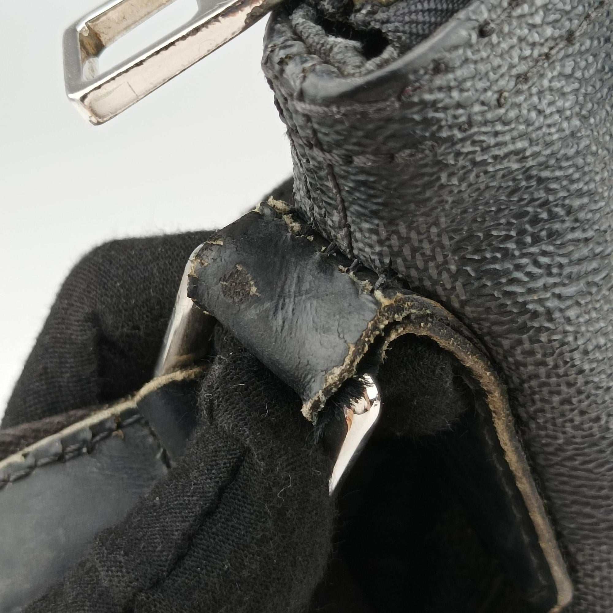Secondhand Louis Vuitton MICK MM Noir Damier Graphite N41106 shoulderbag | stylenewstar