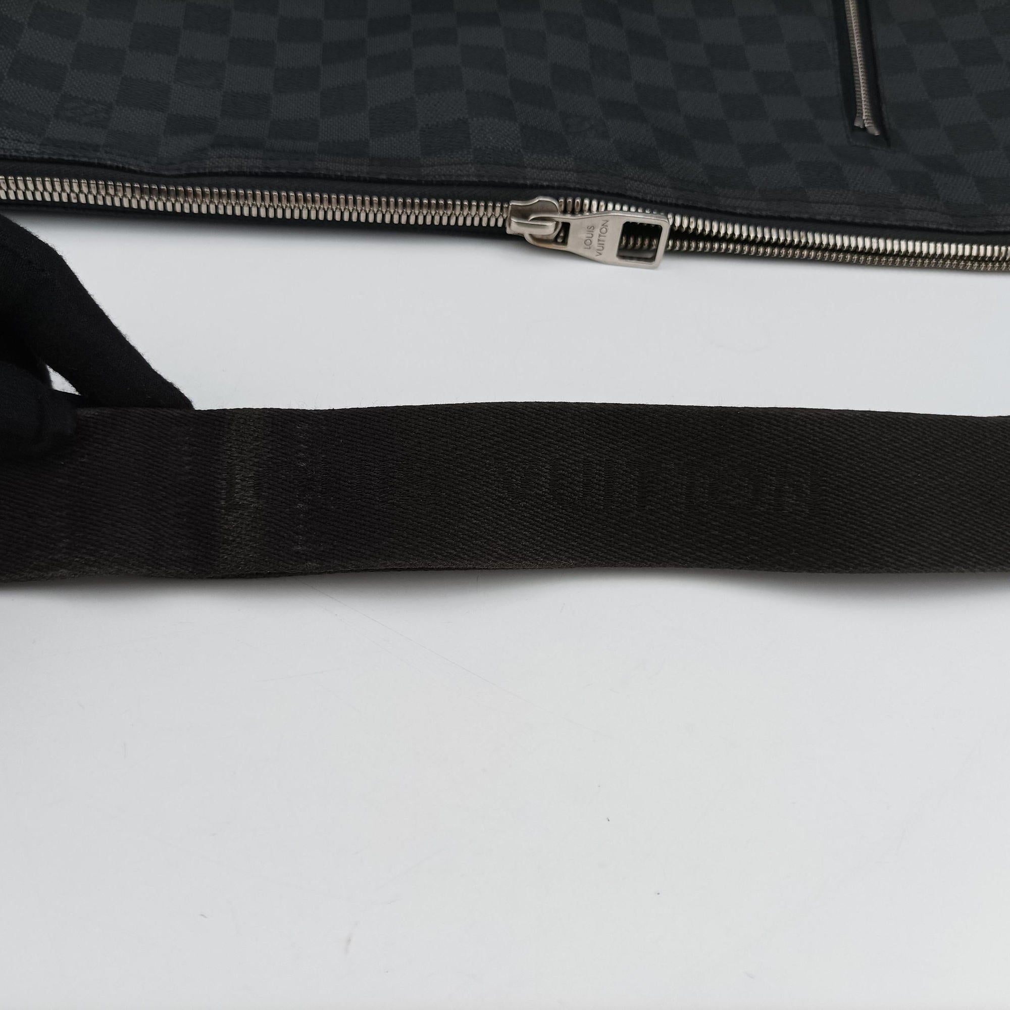 Secondhand Louis Vuitton MICK MM Noir Damier Graphite N41106 shoulderbag | stylenewstar