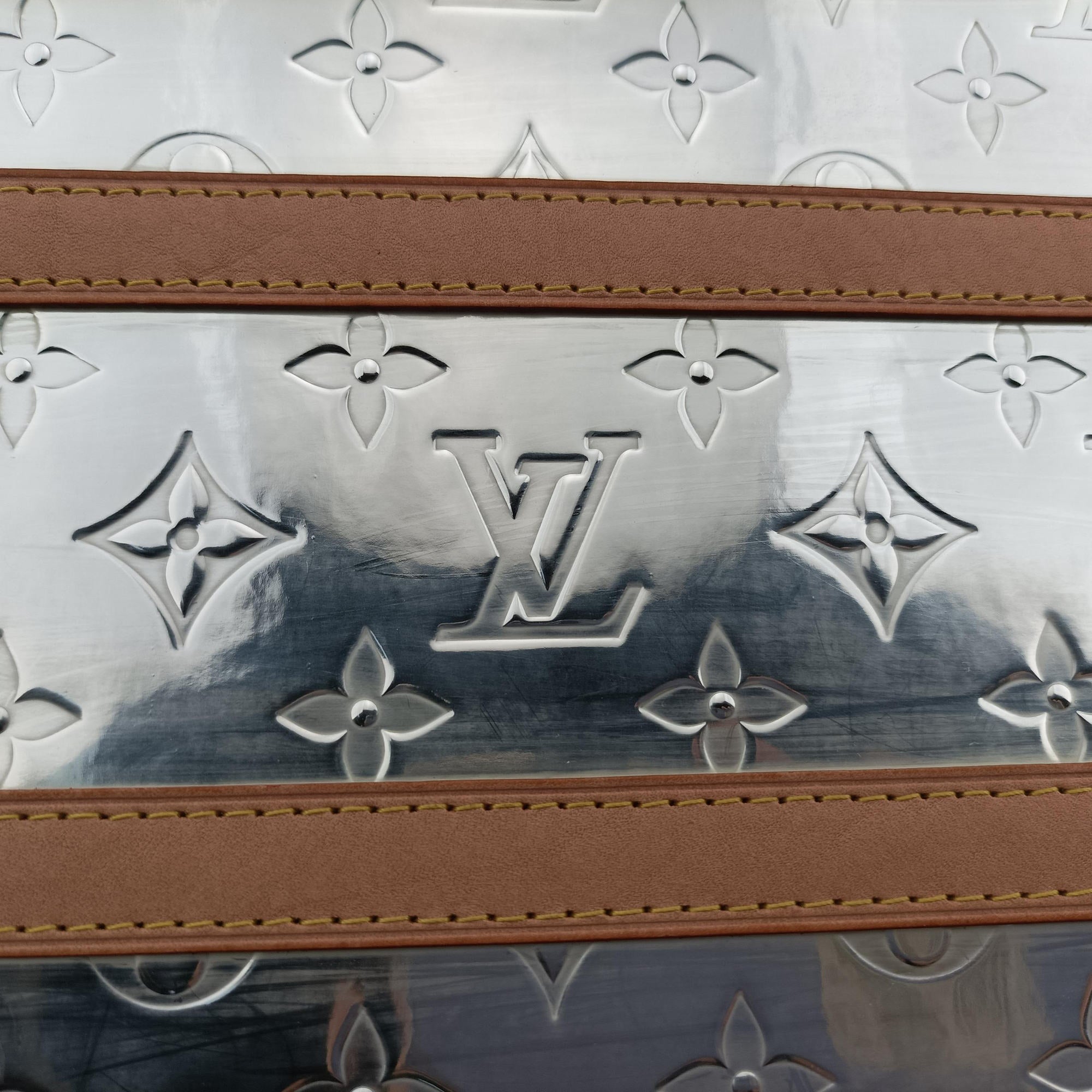 Pre-owned Louis Vuitton Monogram Mirror Handle Soft Trunk Silver Vernis M80807 clutchbag | stylenewstar