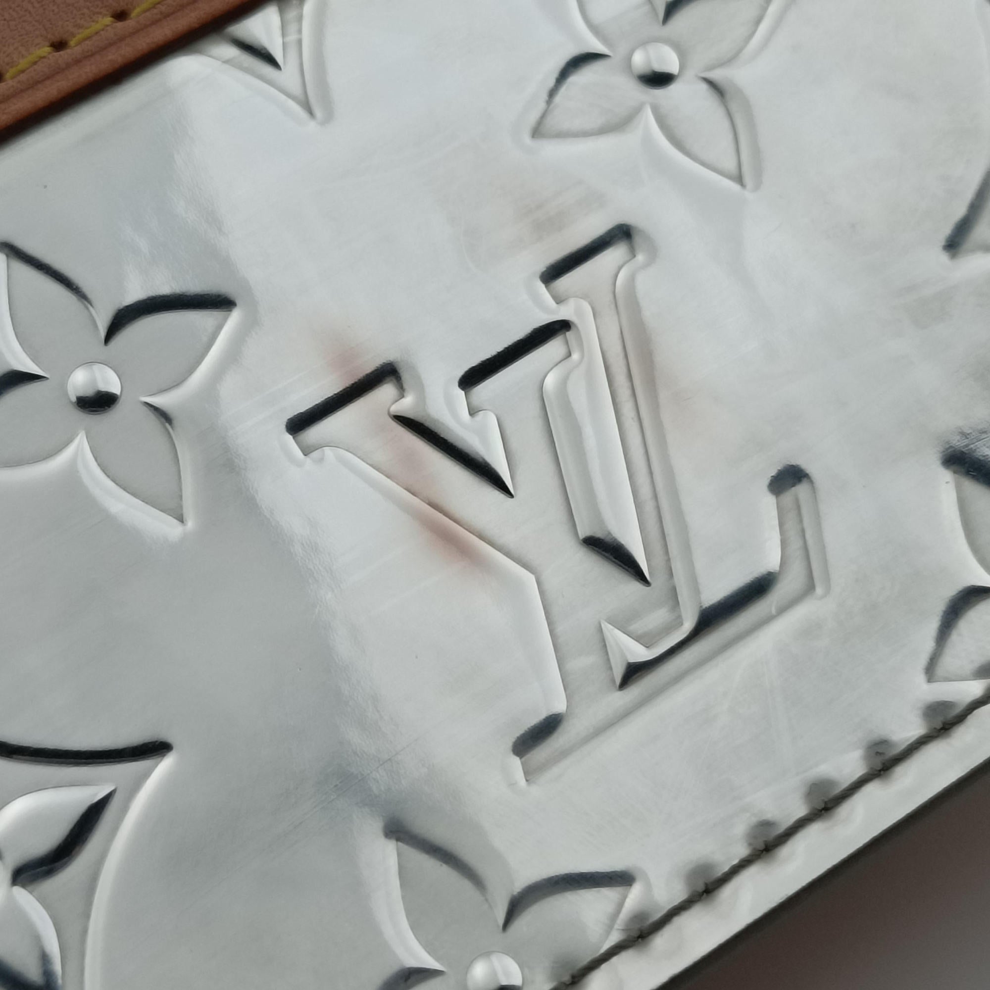 Pre-owned Louis Vuitton Monogram Mirror Handle Soft Trunk Silver Vernis M80807 clutchbag | stylenewstar
